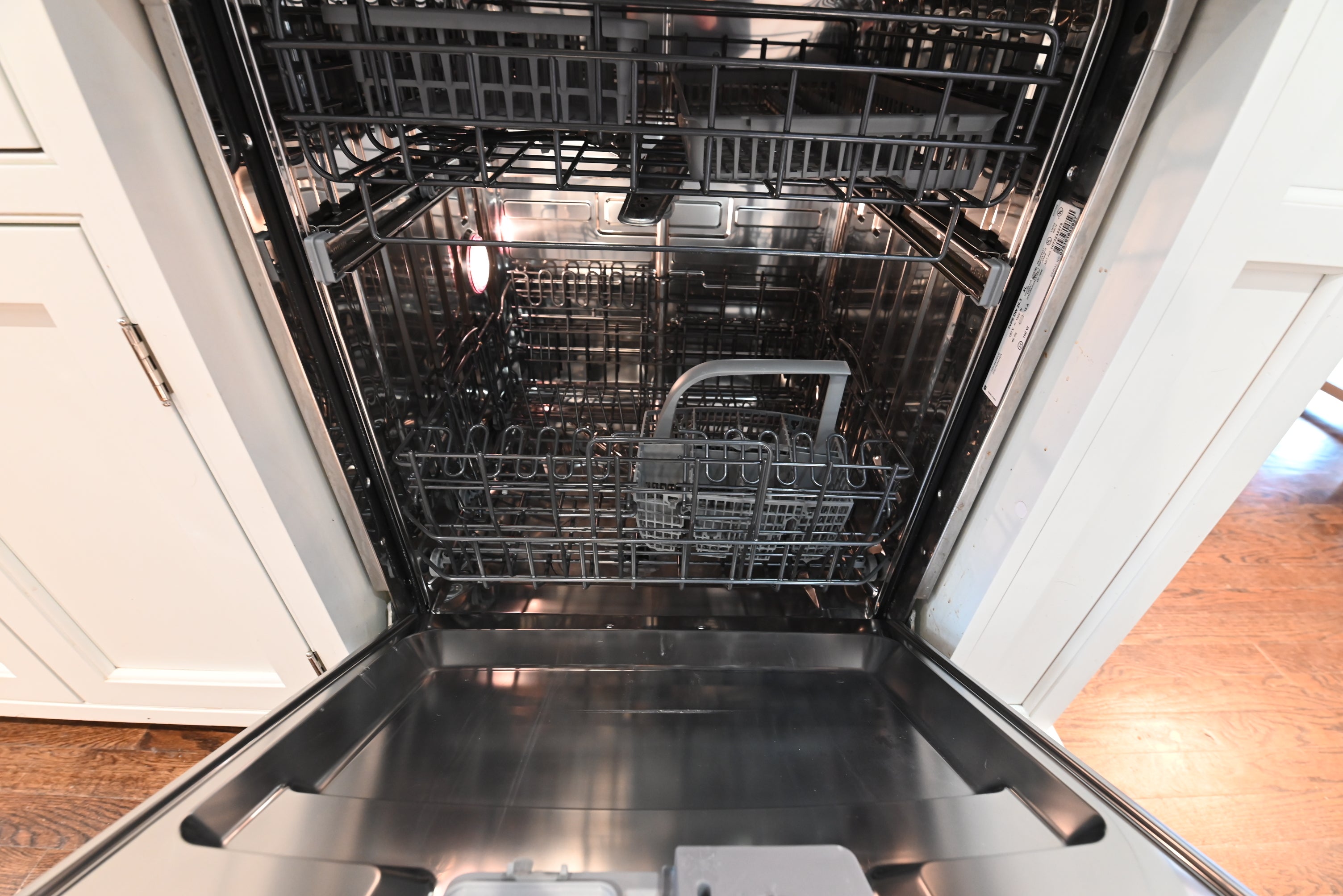 Crisp Lux White Traditional Pre-Owned Kitchen