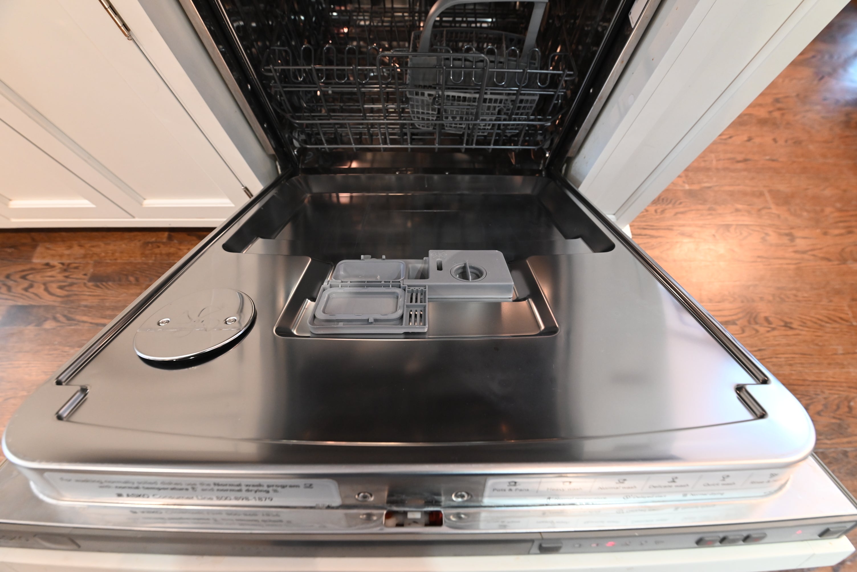 Crisp Lux White Traditional Pre-Owned Kitchen