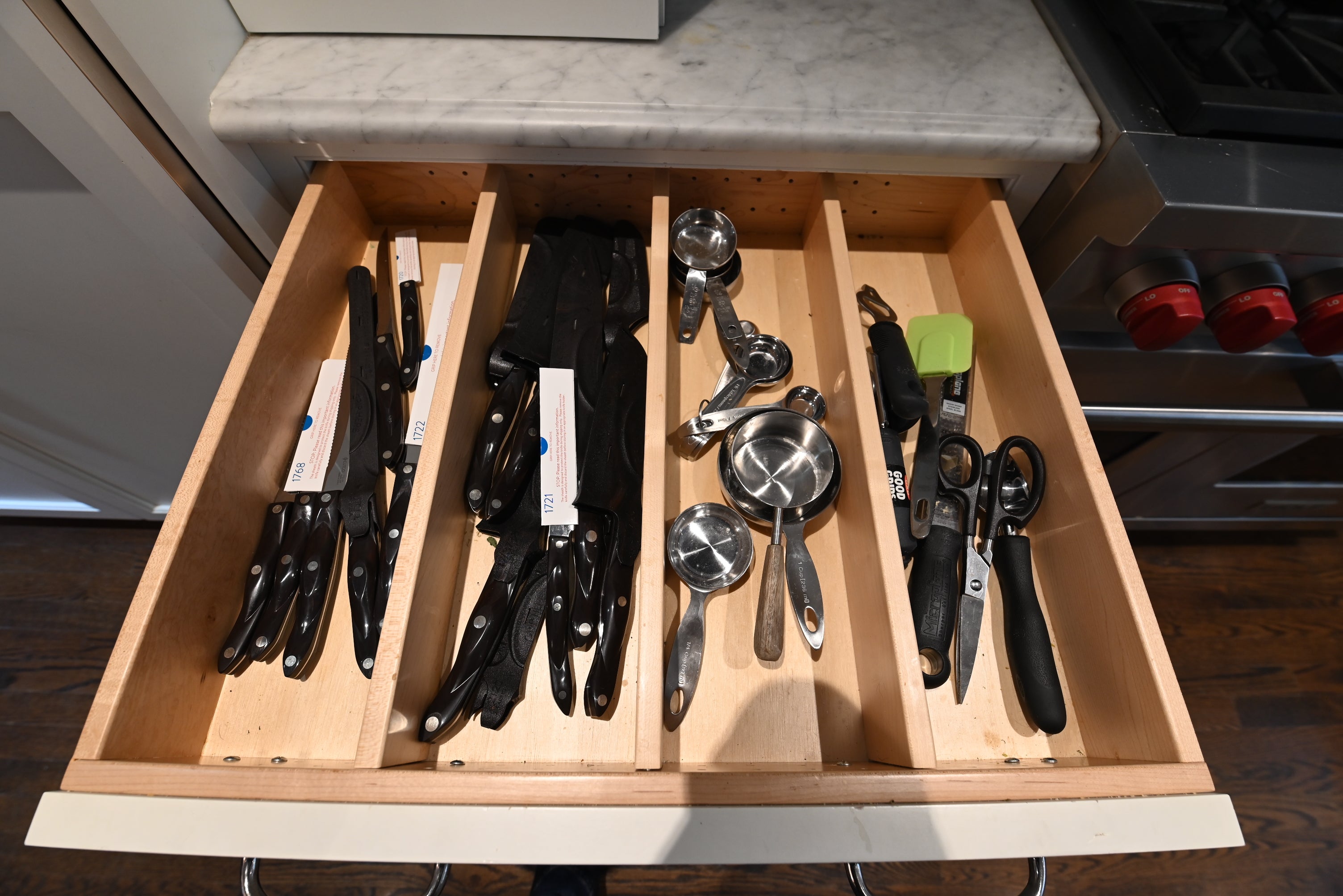 Crisp Lux White Traditional Pre-Owned Kitchen