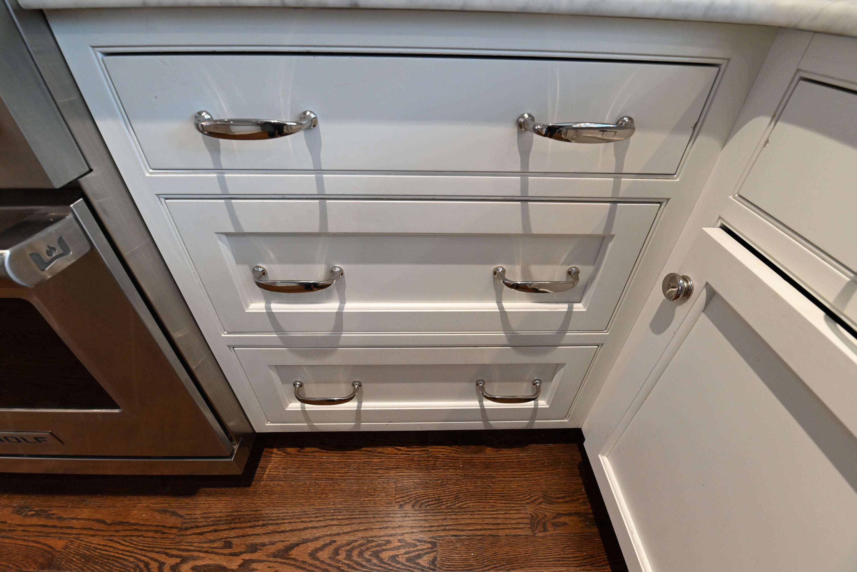 Crisp Lux White Traditional Pre-Owned Kitchen