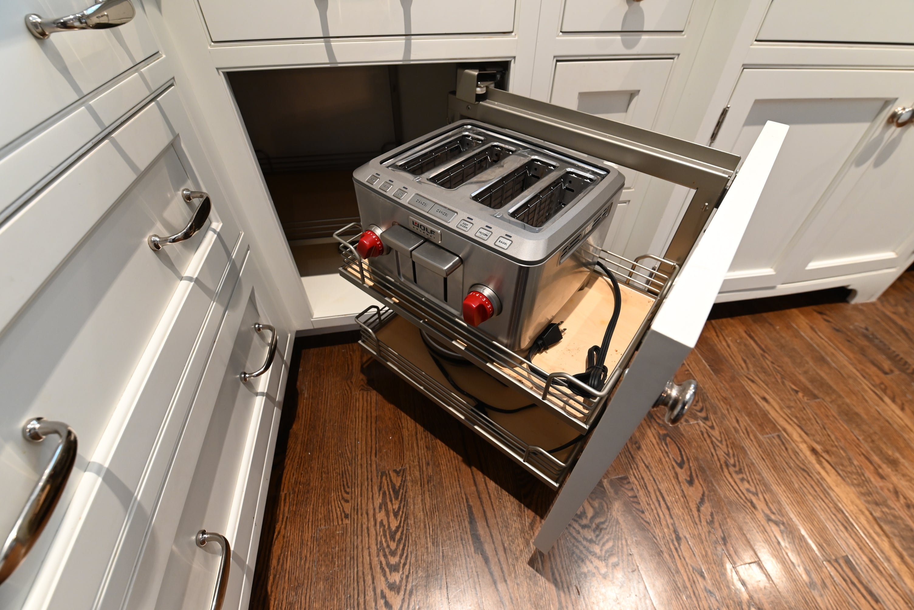 Crisp Lux White Traditional Pre-Owned Kitchen