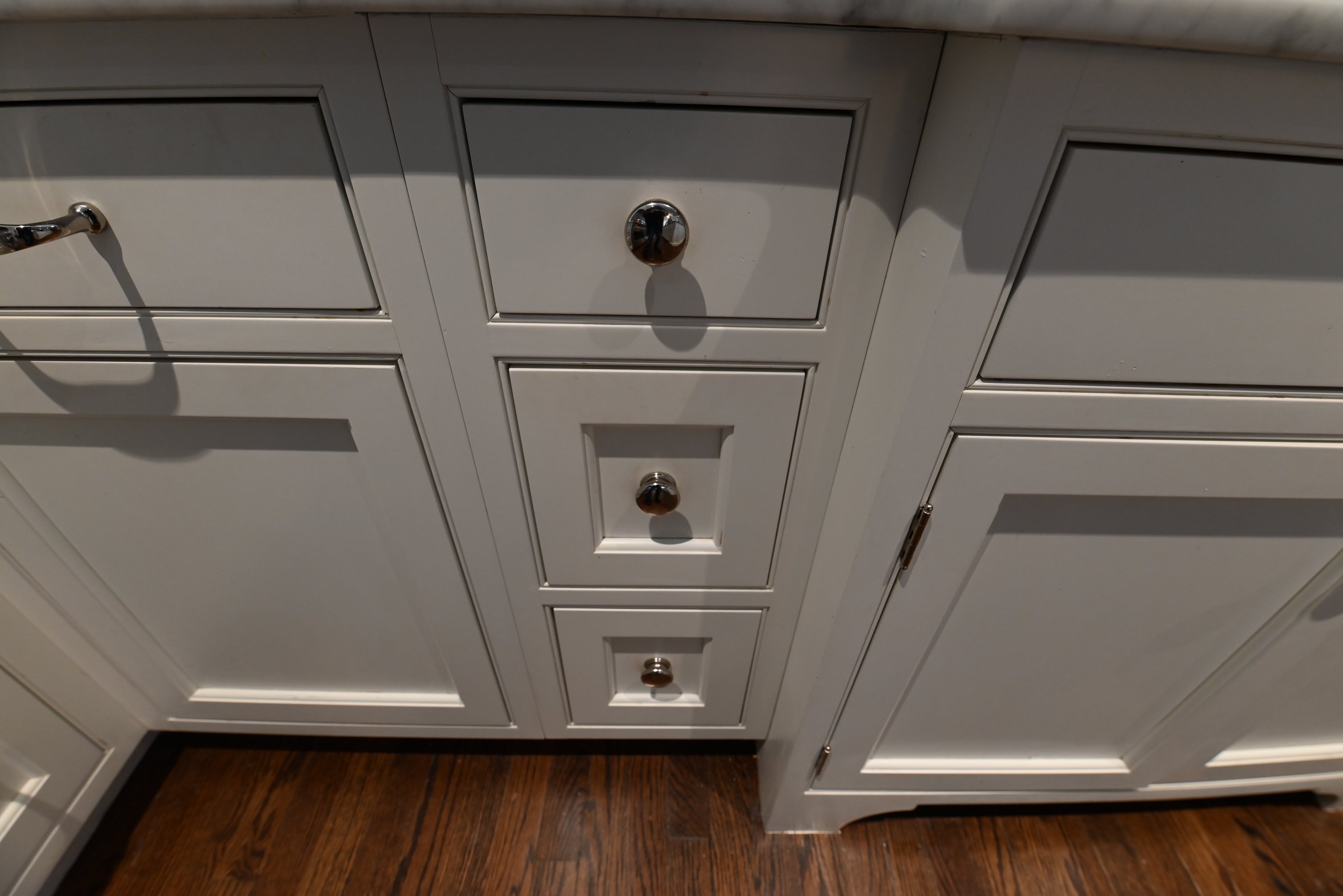 Crisp Lux White Traditional Pre-Owned Kitchen