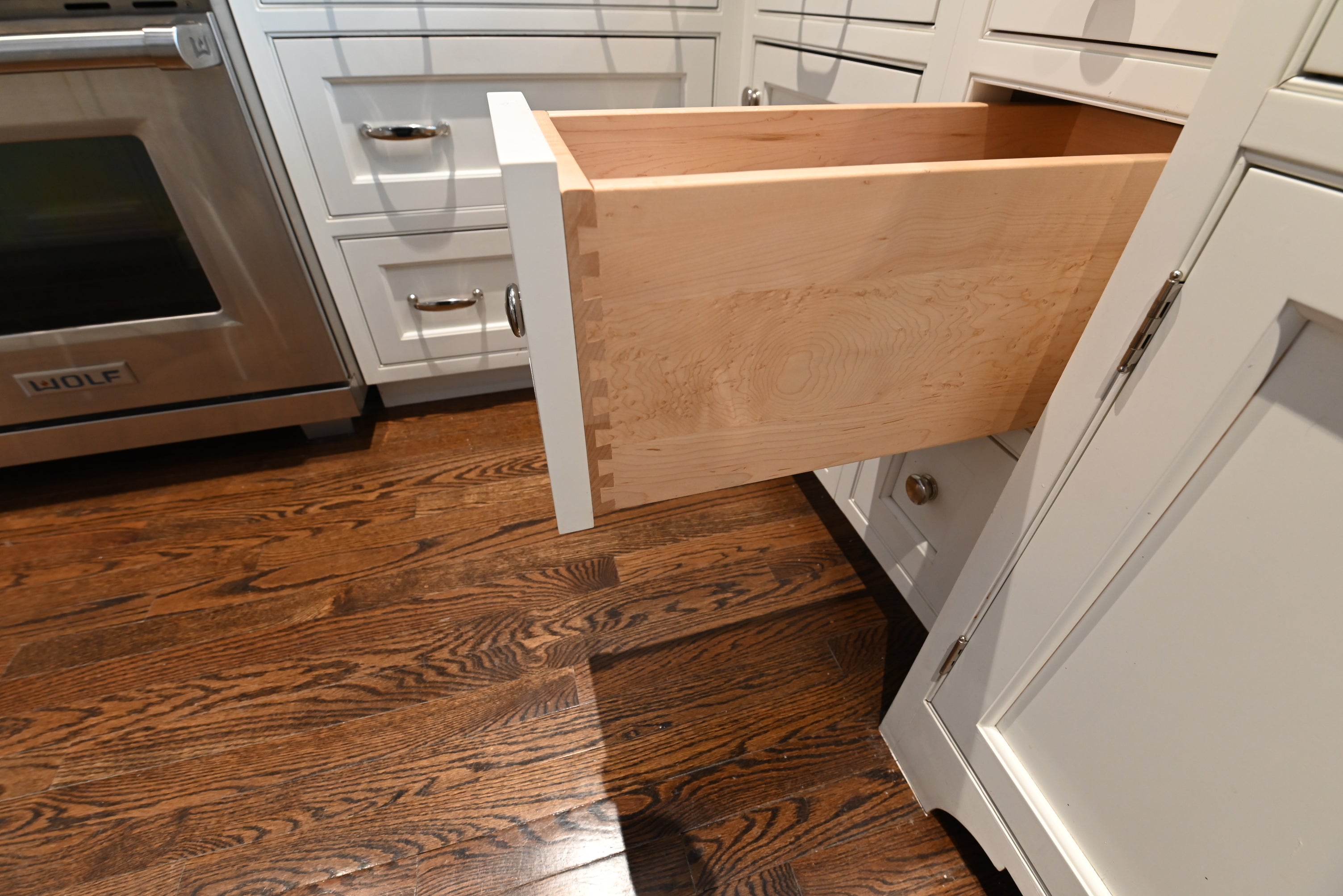 Crisp Lux White Traditional Pre-Owned Kitchen