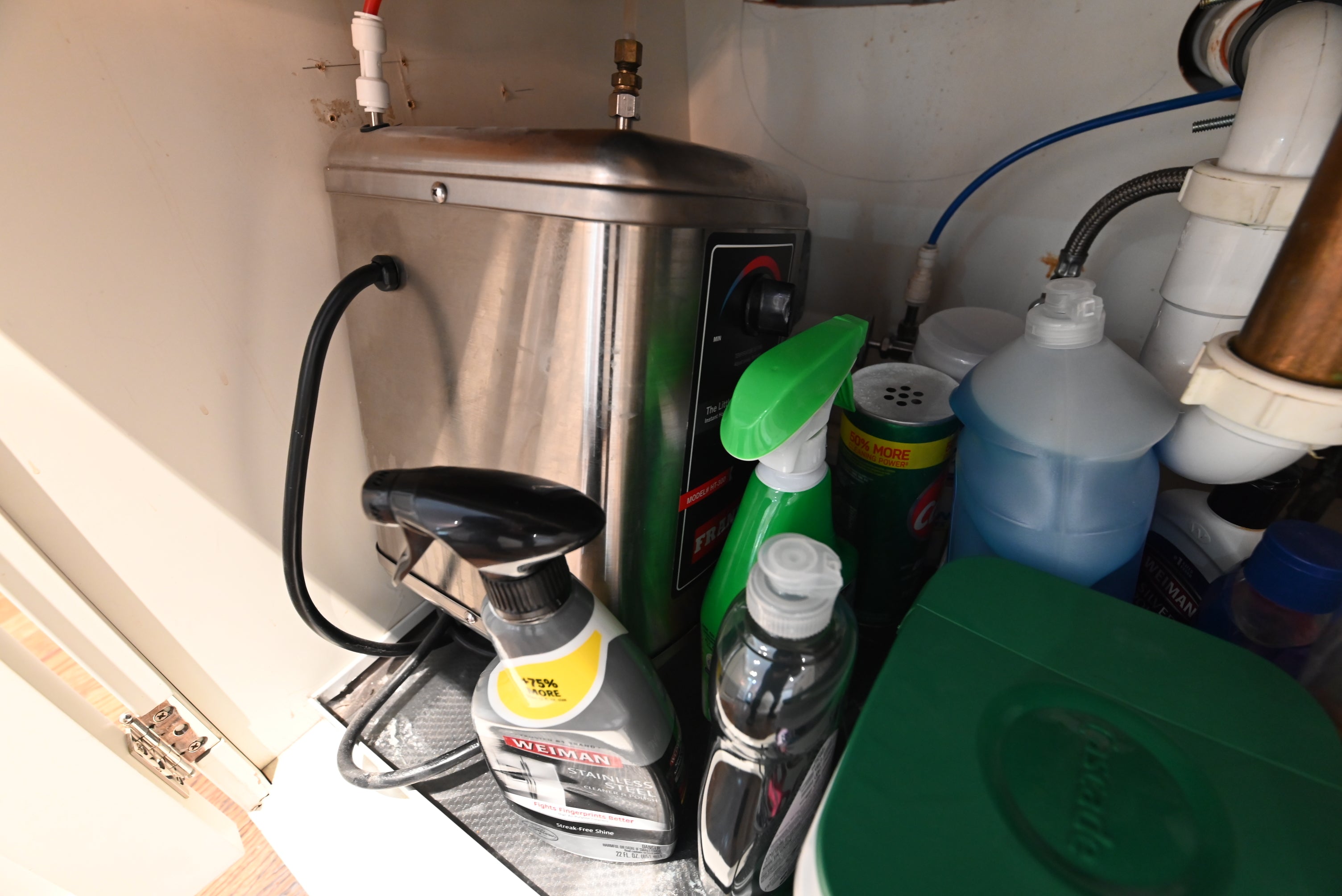 Crisp Lux White Traditional Pre-Owned Kitchen