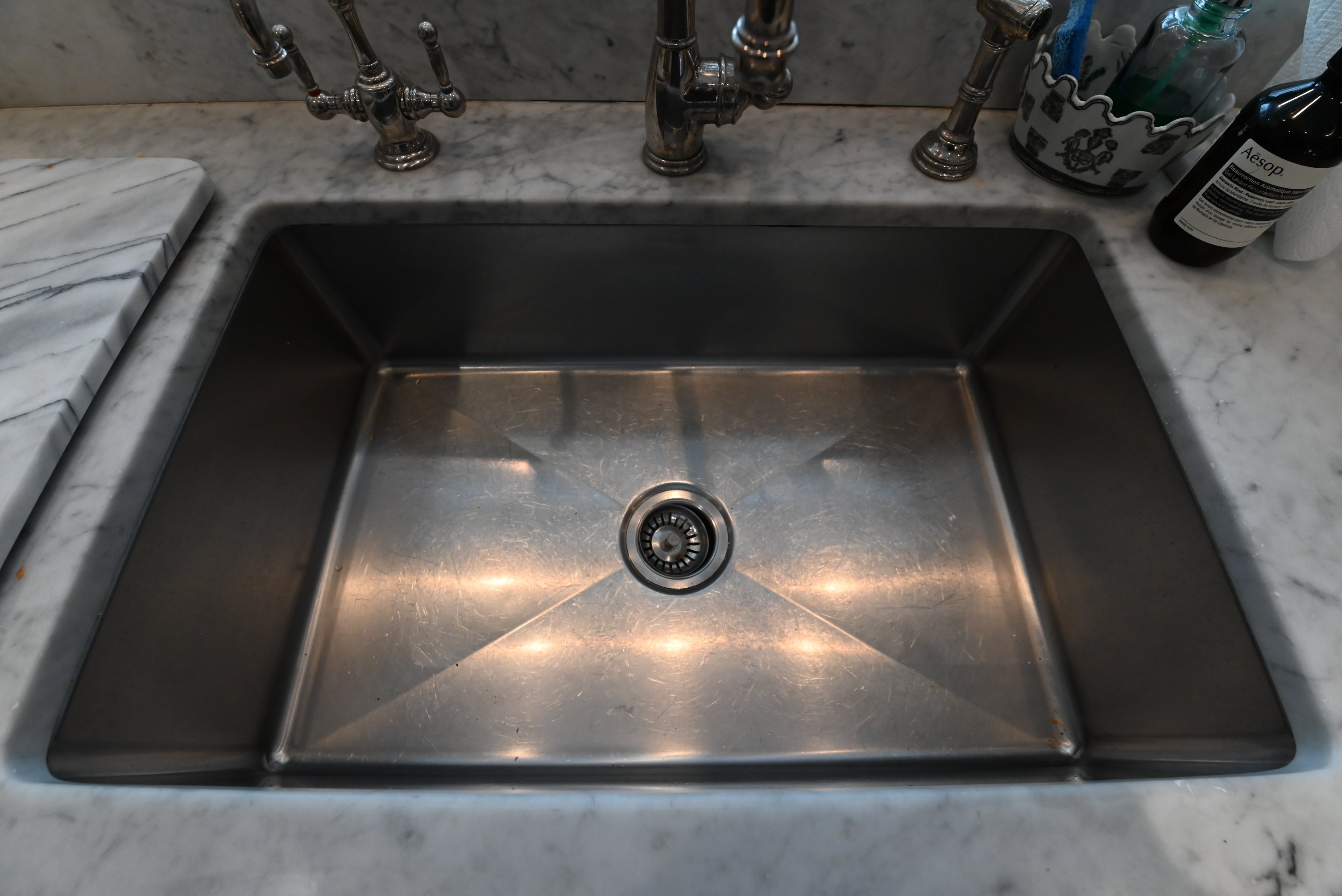 Crisp Lux White Traditional Pre-Owned Kitchen