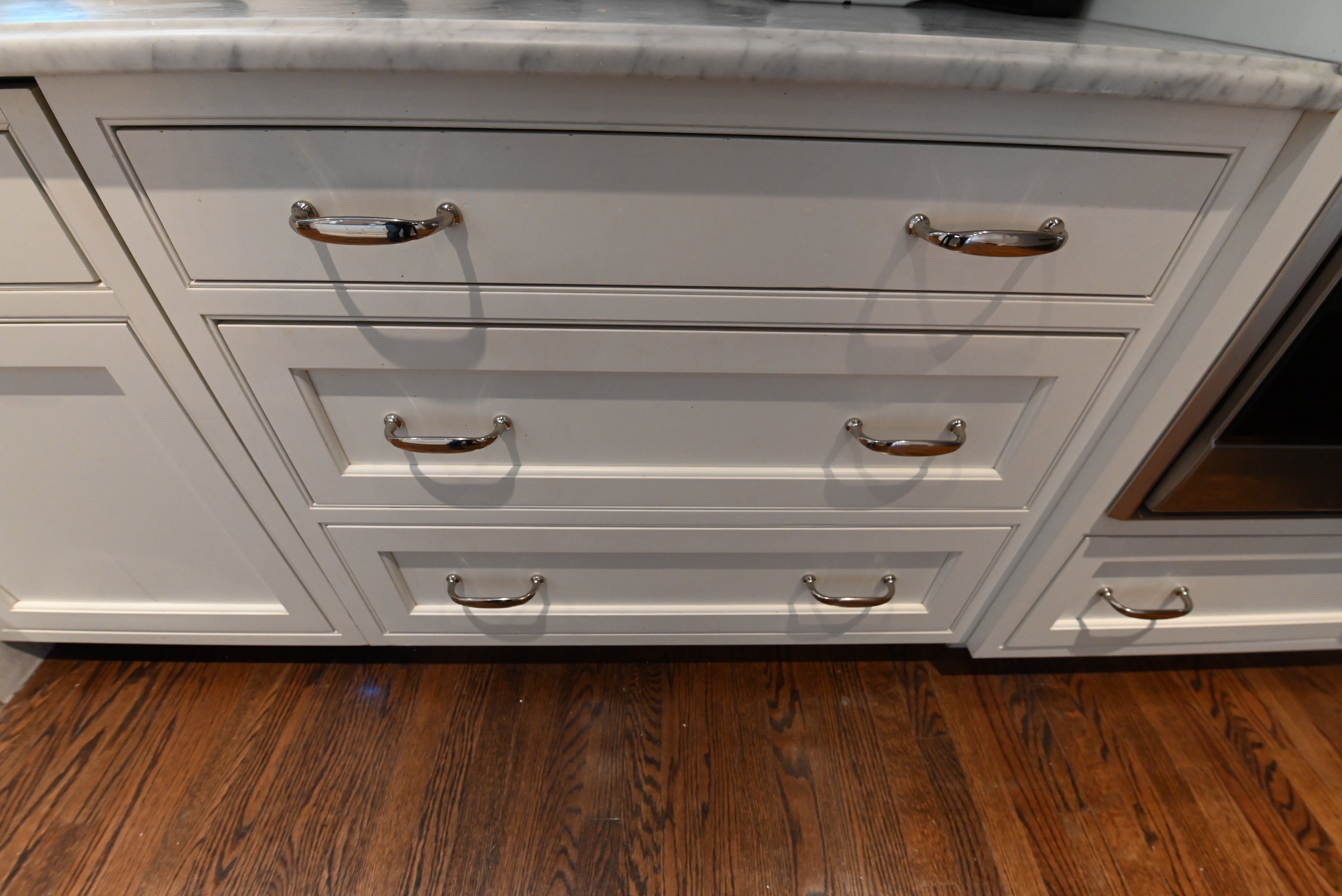 Crisp Lux White Traditional Pre-Owned Kitchen