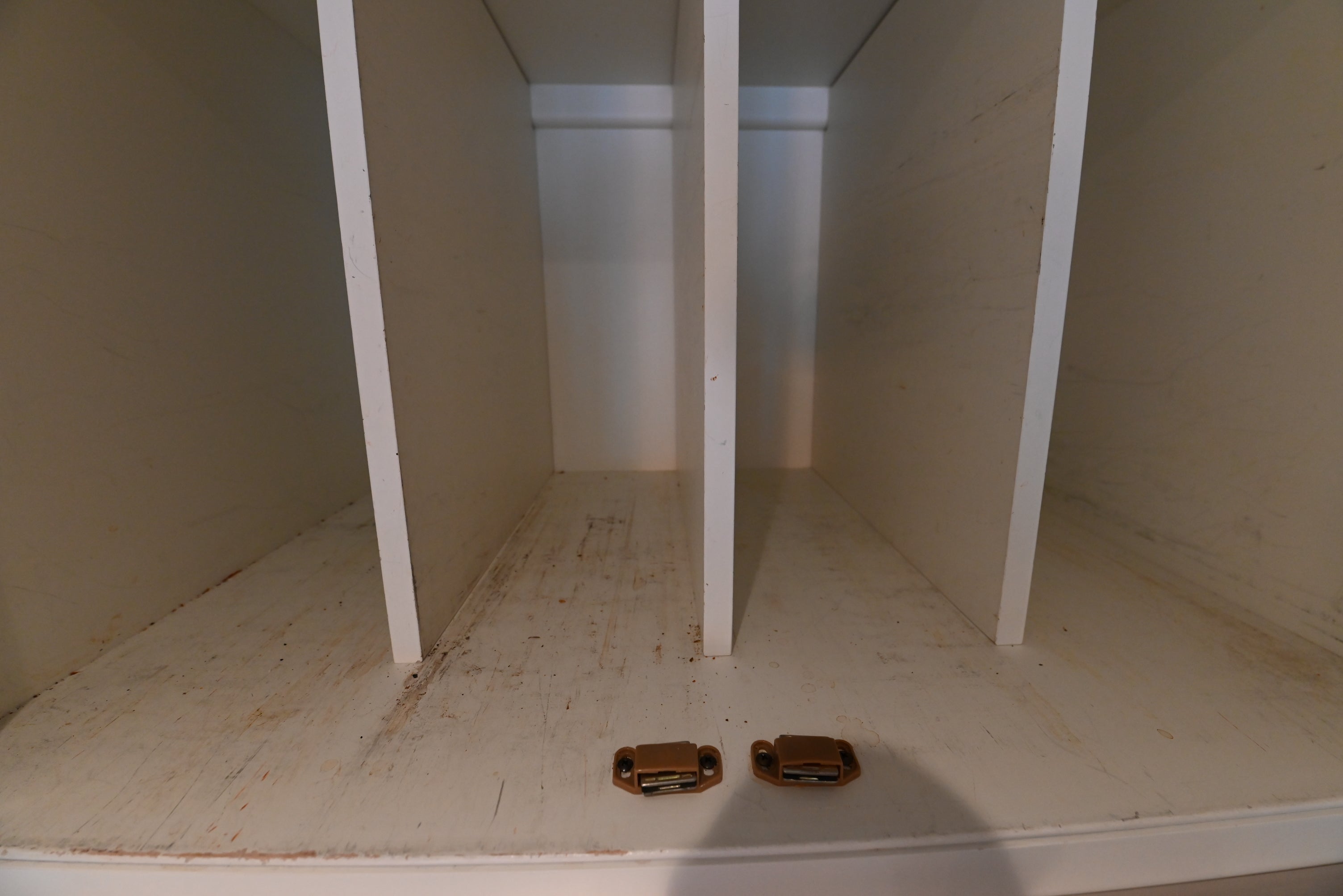 Crisp Lux White Traditional Pre-Owned Kitchen