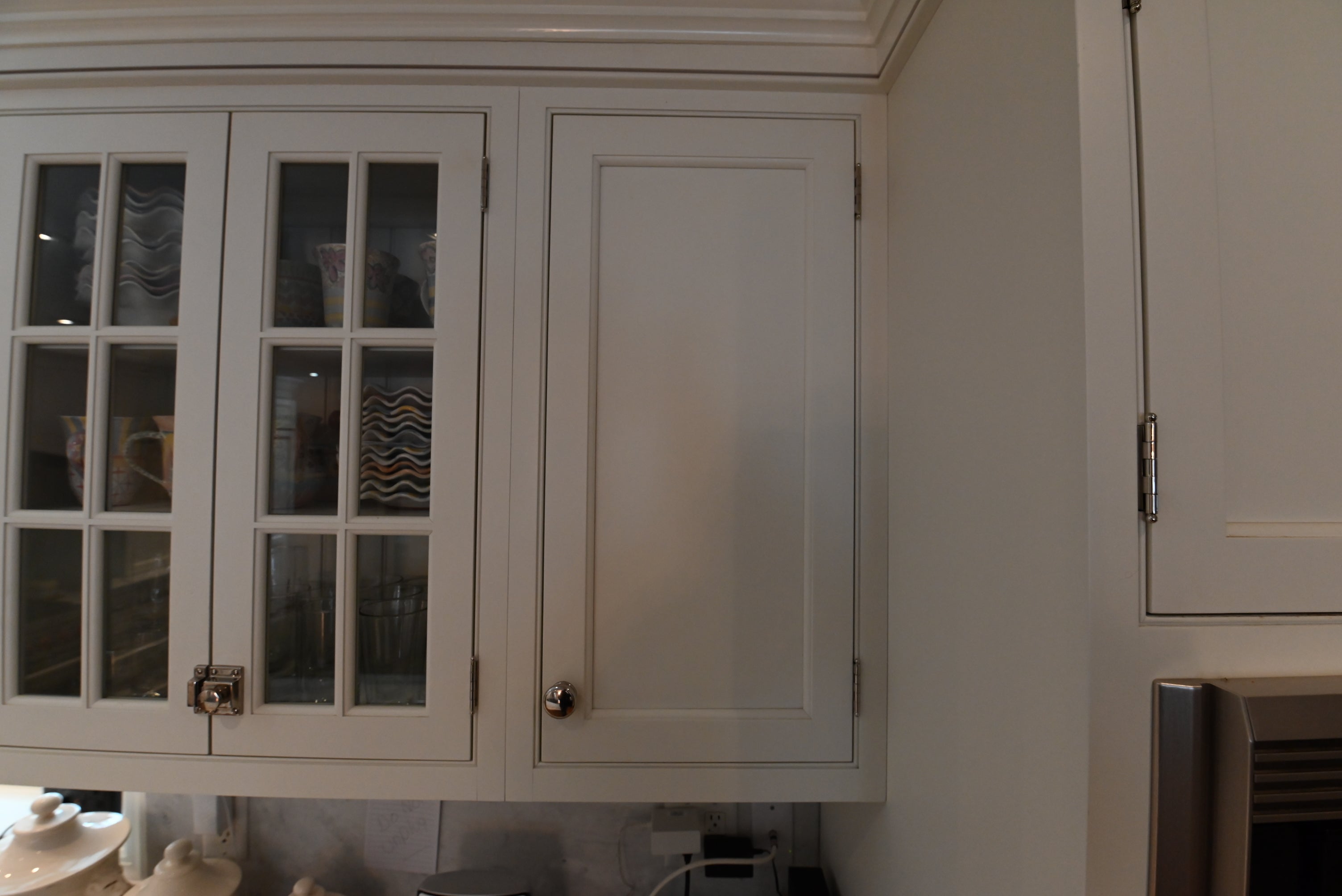 Crisp Lux White Traditional Pre-Owned Kitchen