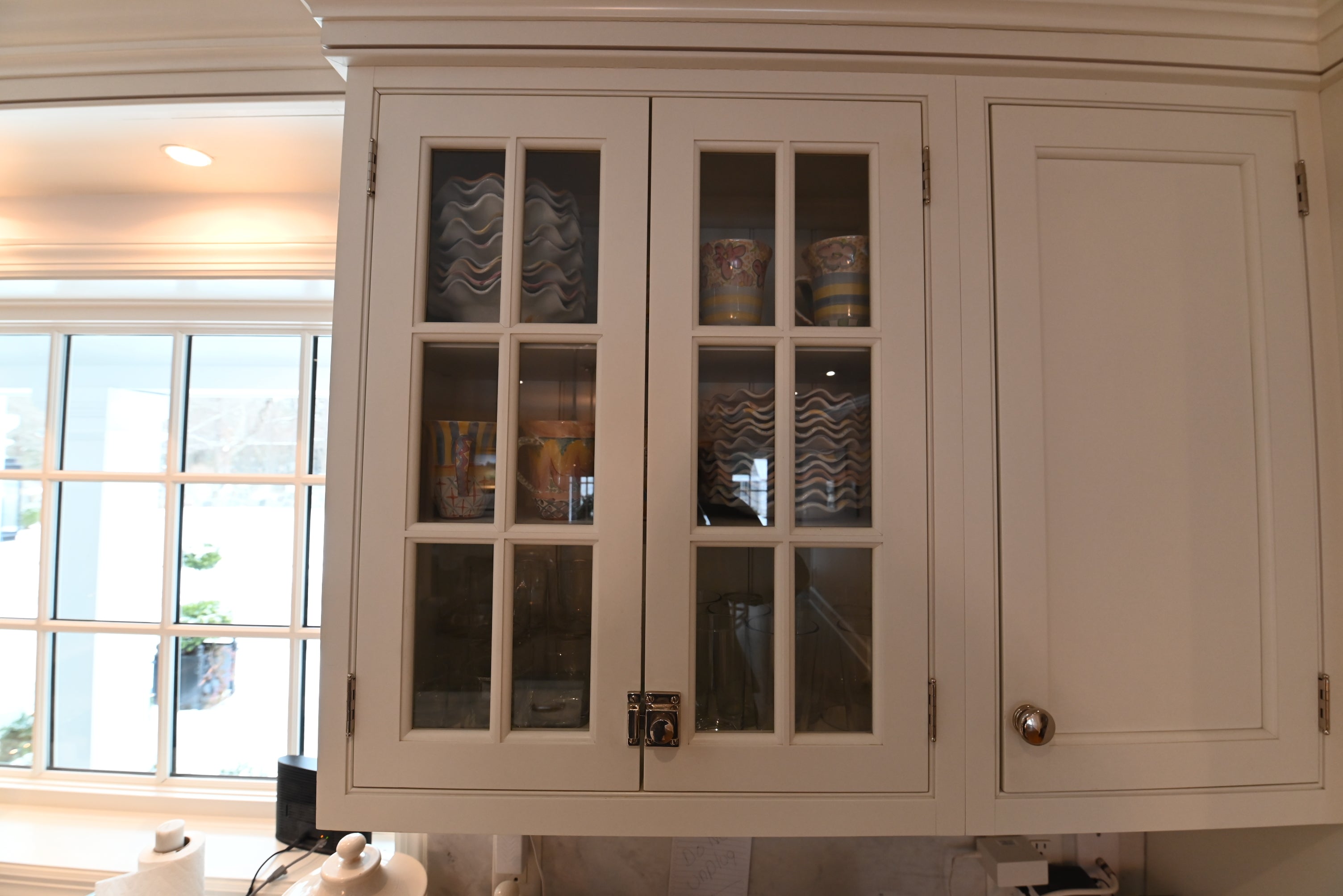 Crisp Lux White Traditional Pre-Owned Kitchen