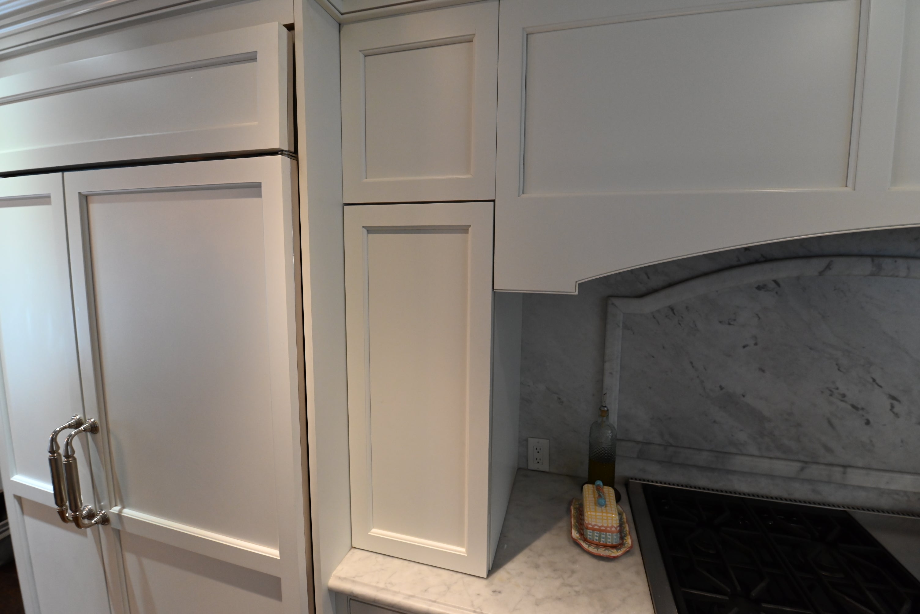 Crisp Lux White Traditional Pre-Owned Kitchen