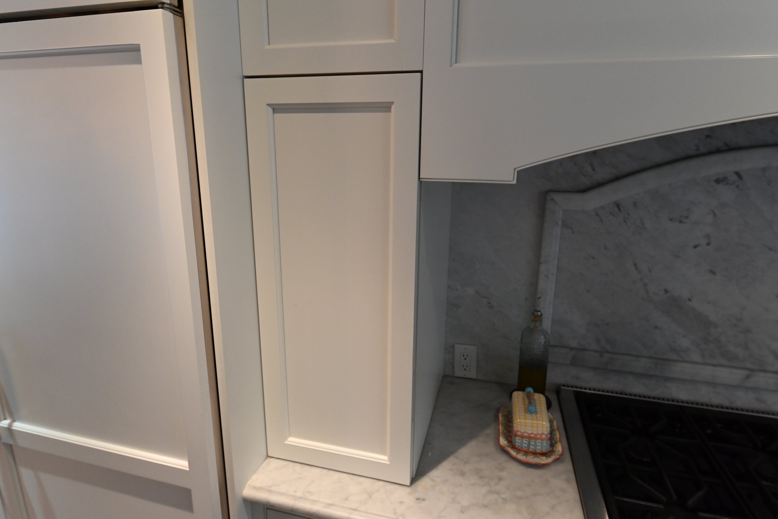 Crisp Lux White Traditional Pre-Owned Kitchen