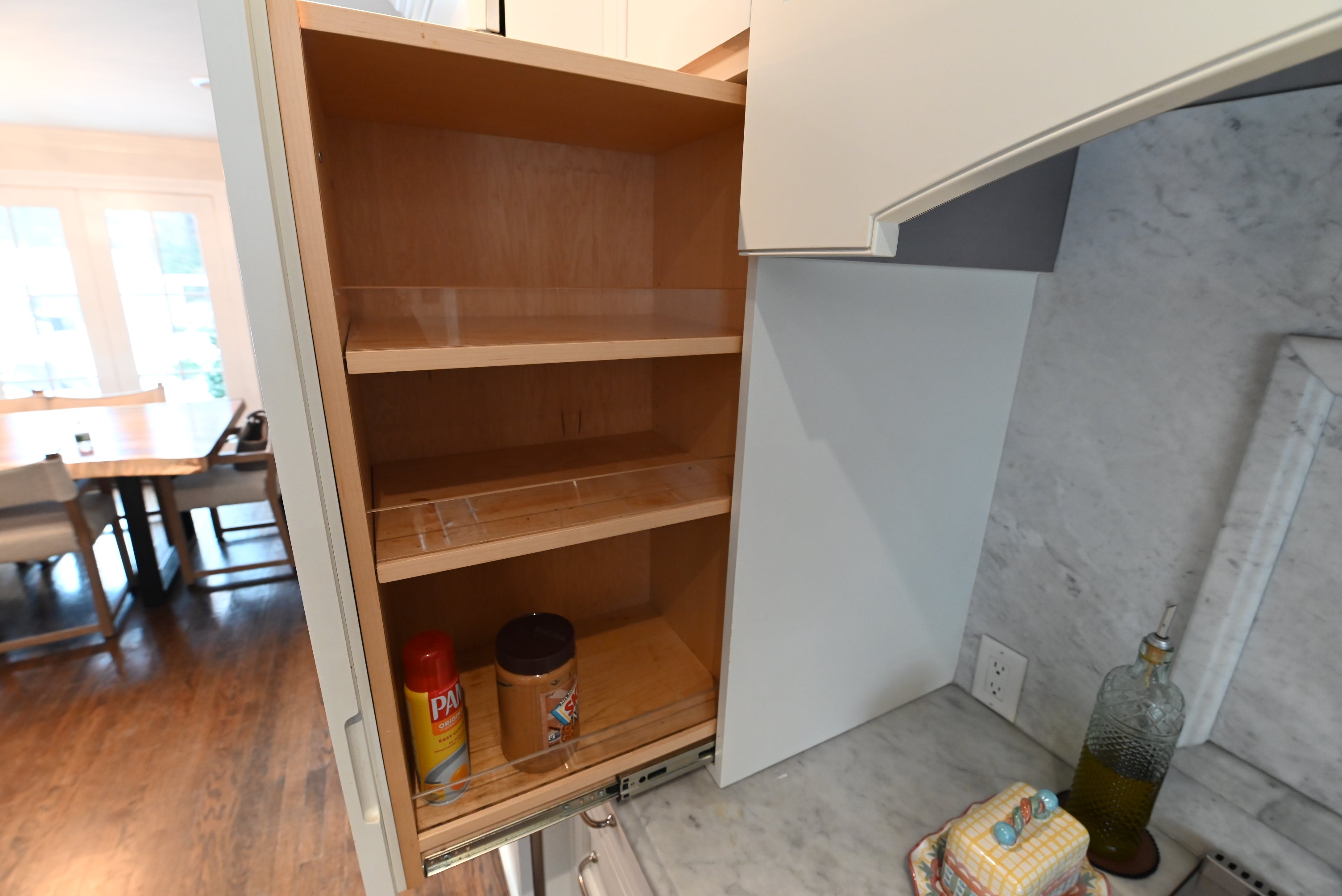 Crisp Lux White Traditional Pre-Owned Kitchen