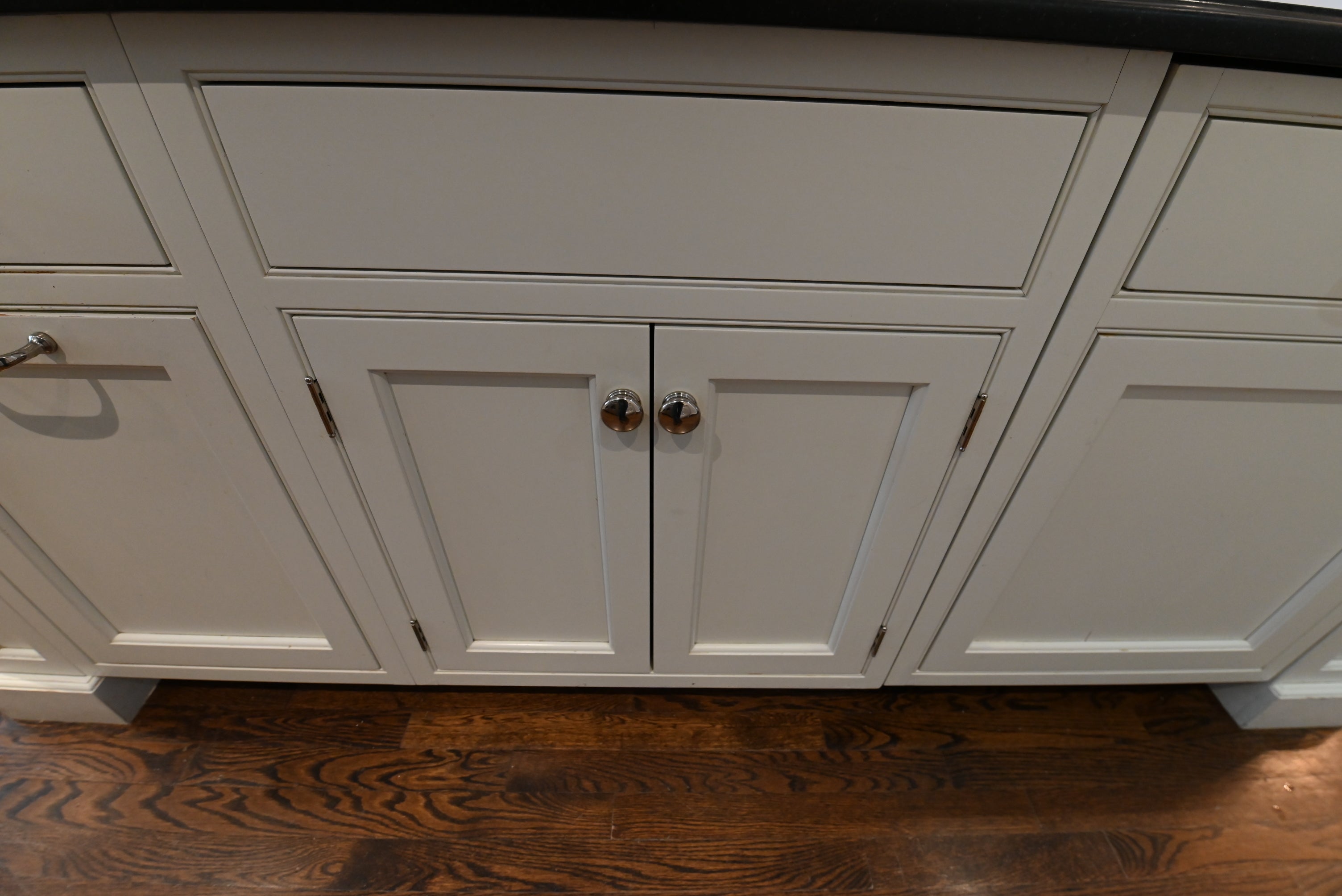Crisp Lux White Traditional Pre-Owned Kitchen