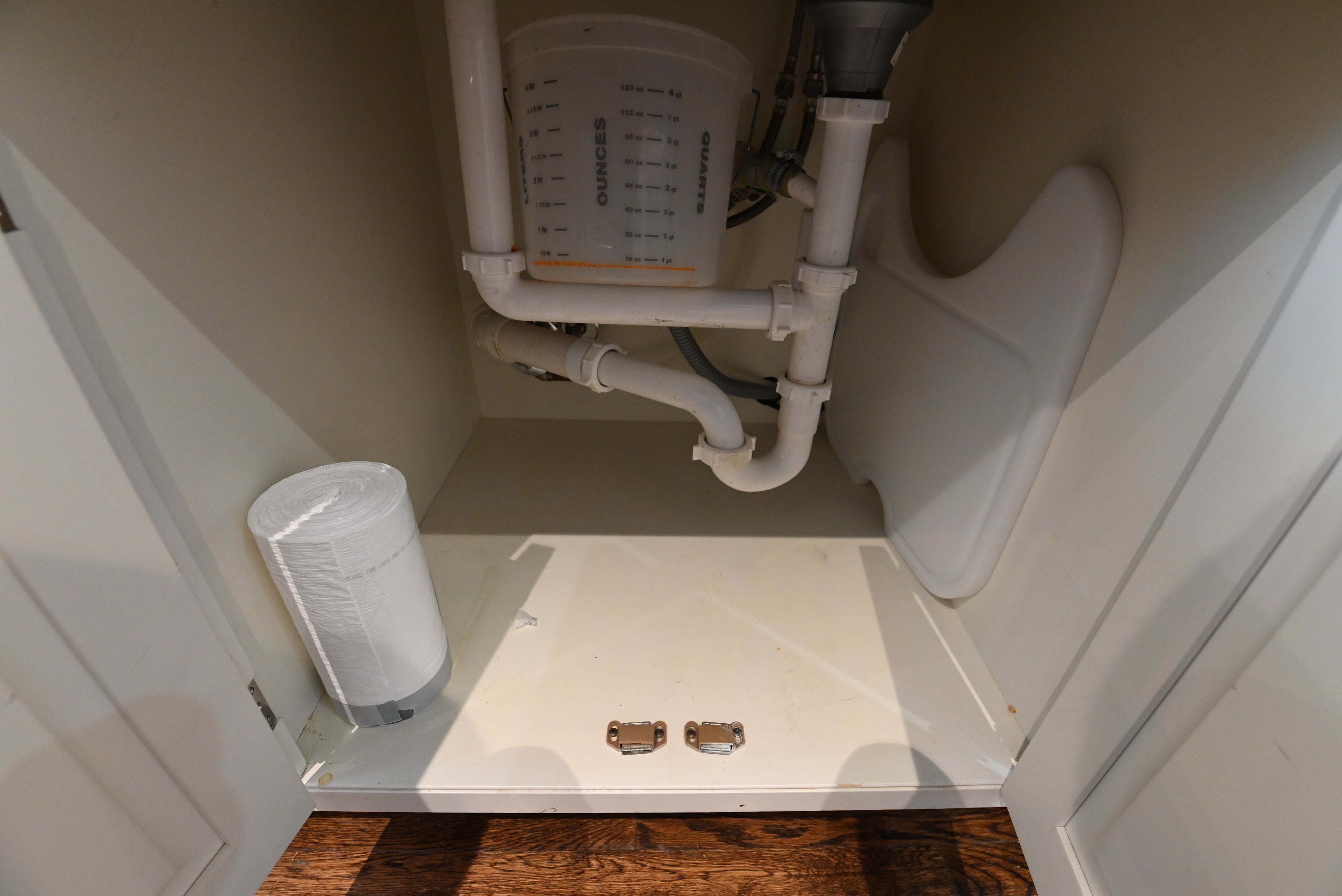 Crisp Lux White Traditional Pre-Owned Kitchen