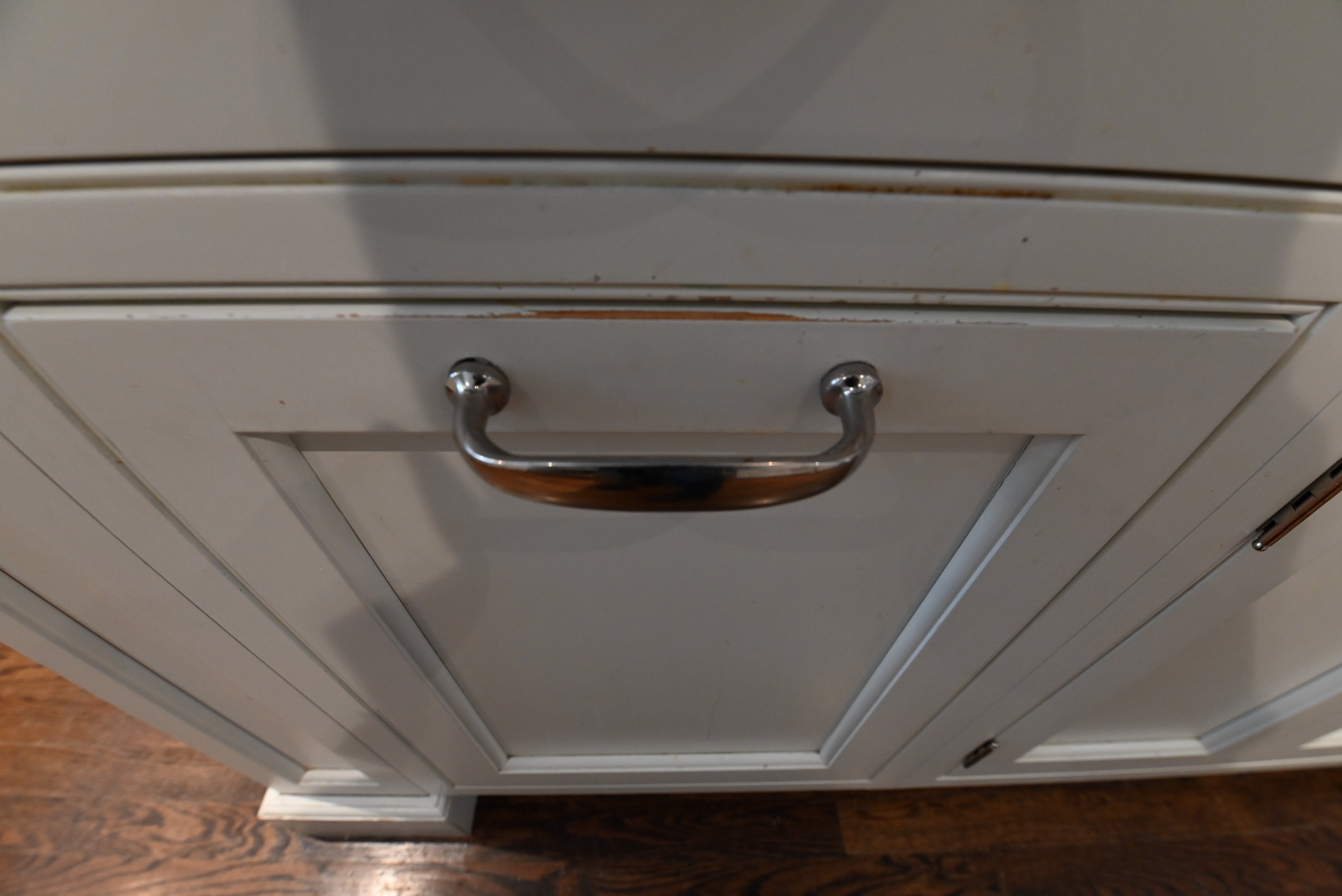 Crisp Lux White Traditional Pre-Owned Kitchen