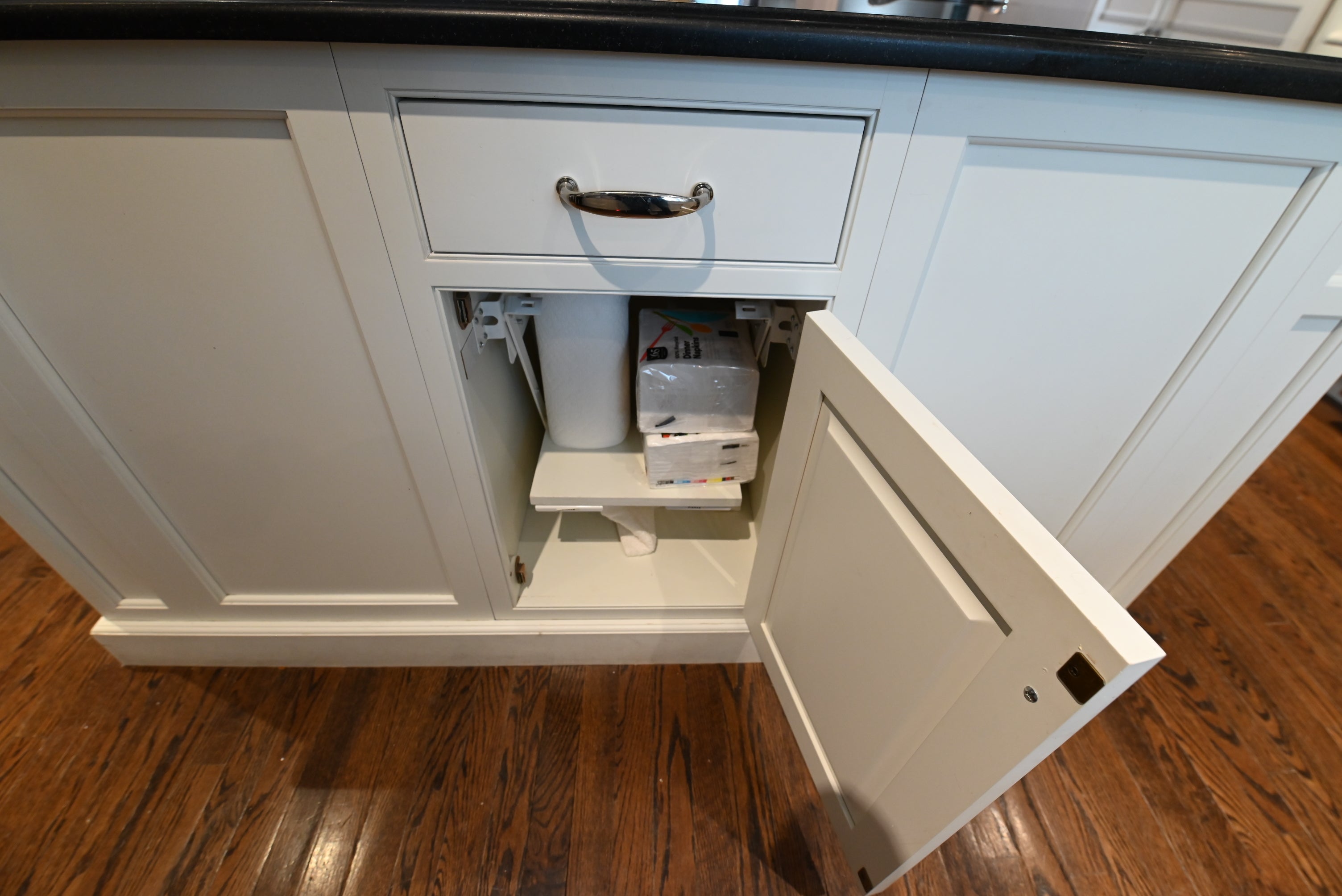 Crisp Lux White Traditional Pre-Owned Kitchen