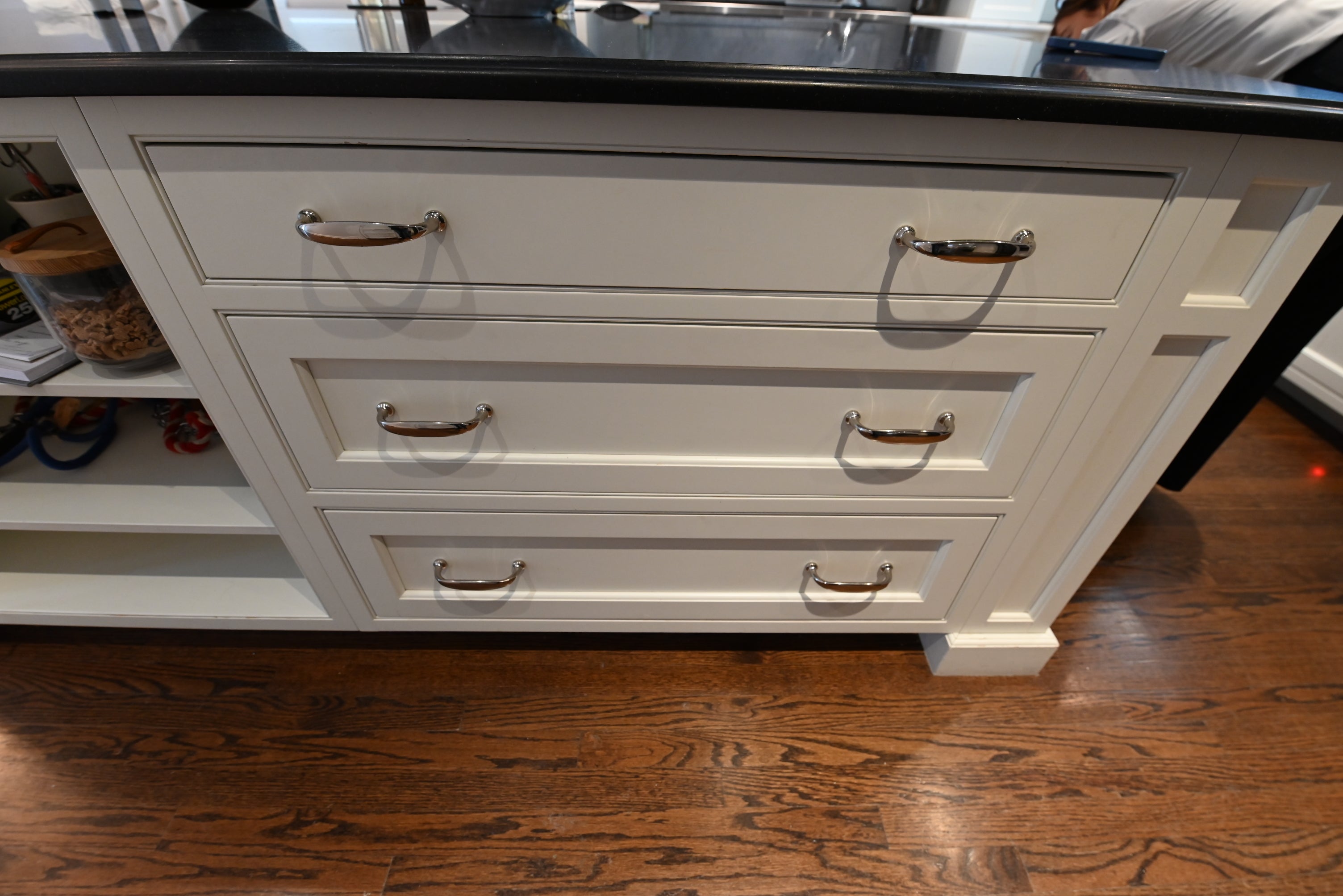 Crisp Lux White Traditional Pre-Owned Kitchen