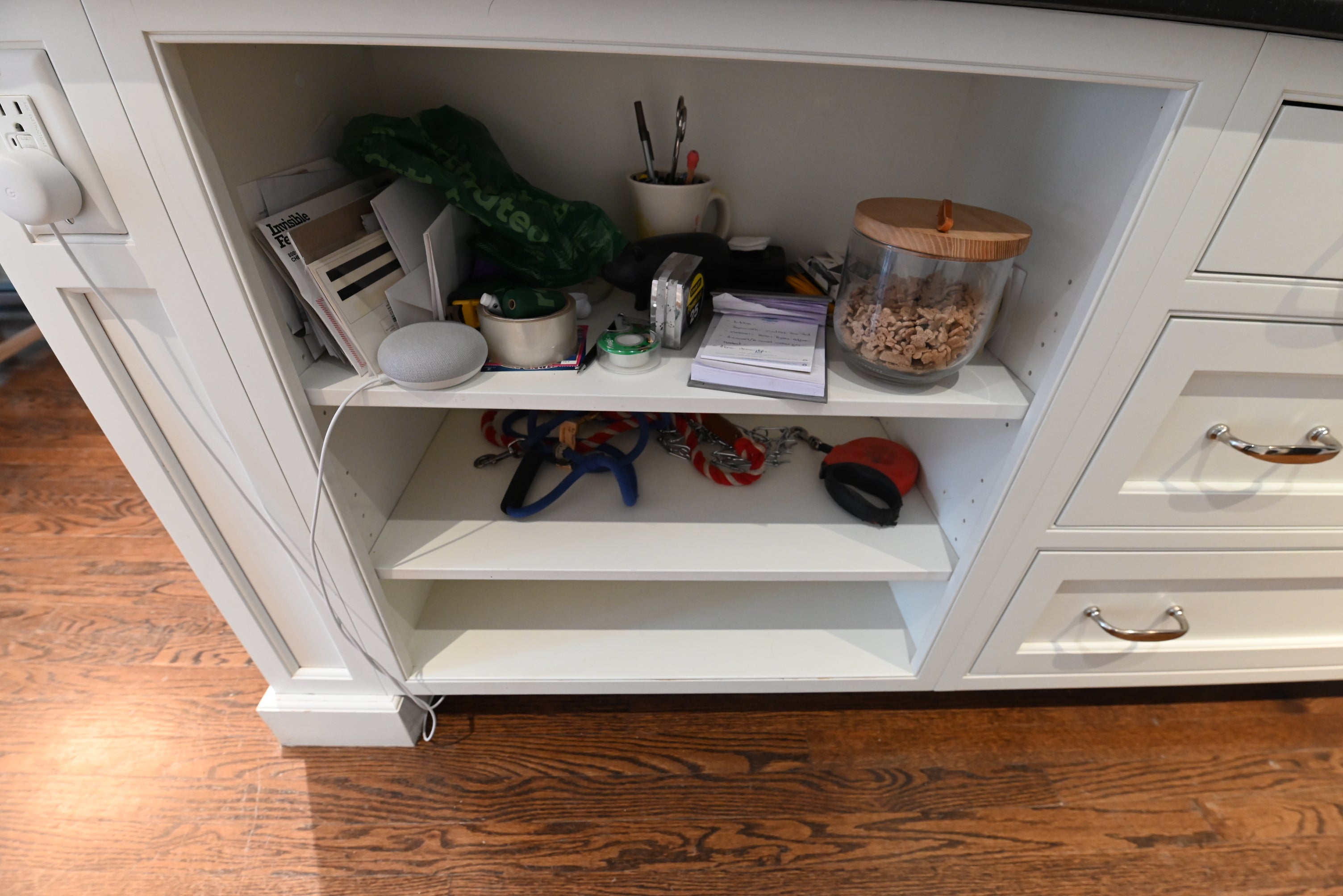 Crisp Lux White Traditional Pre-Owned Kitchen