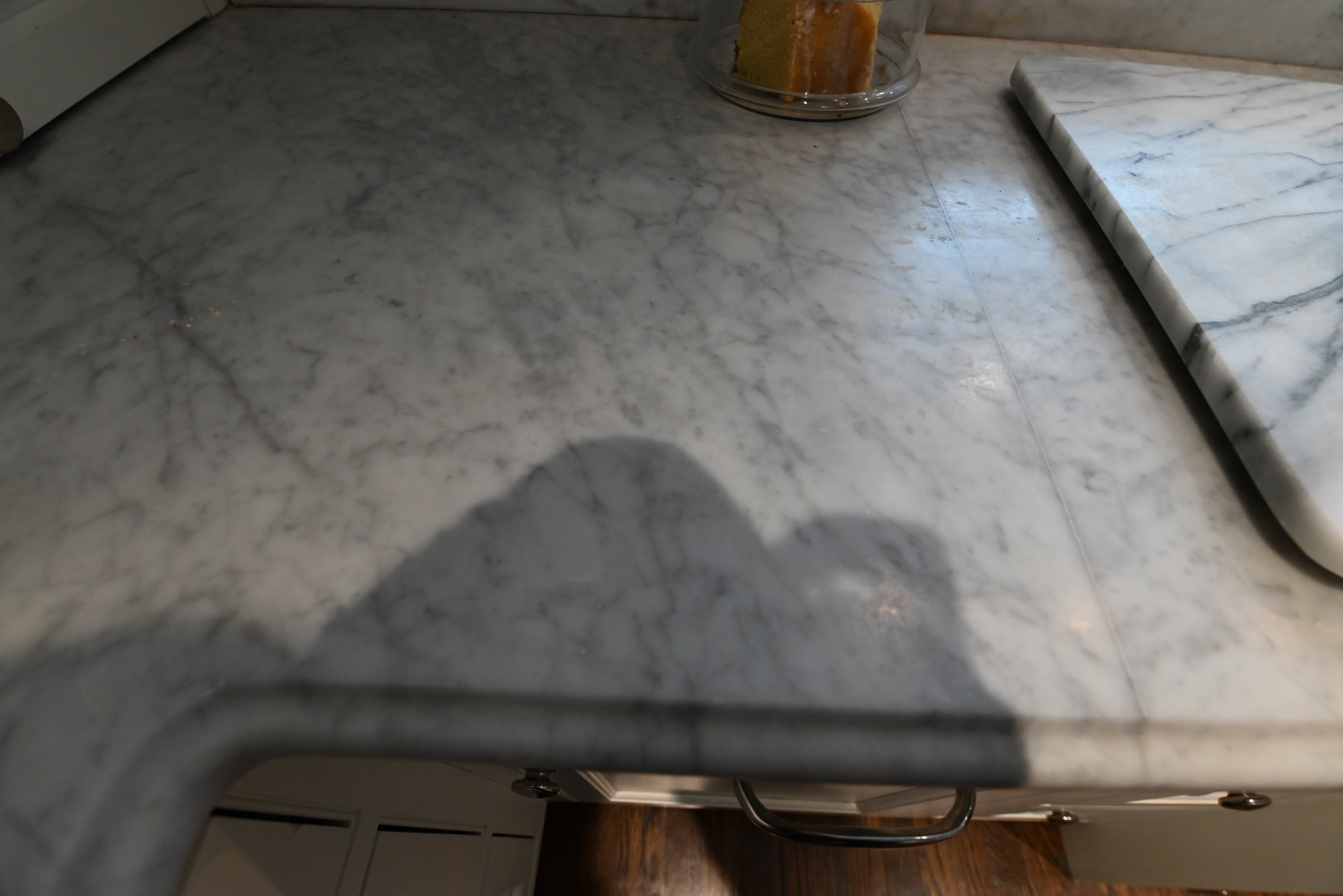 Crisp Lux White Traditional Pre-Owned Kitchen