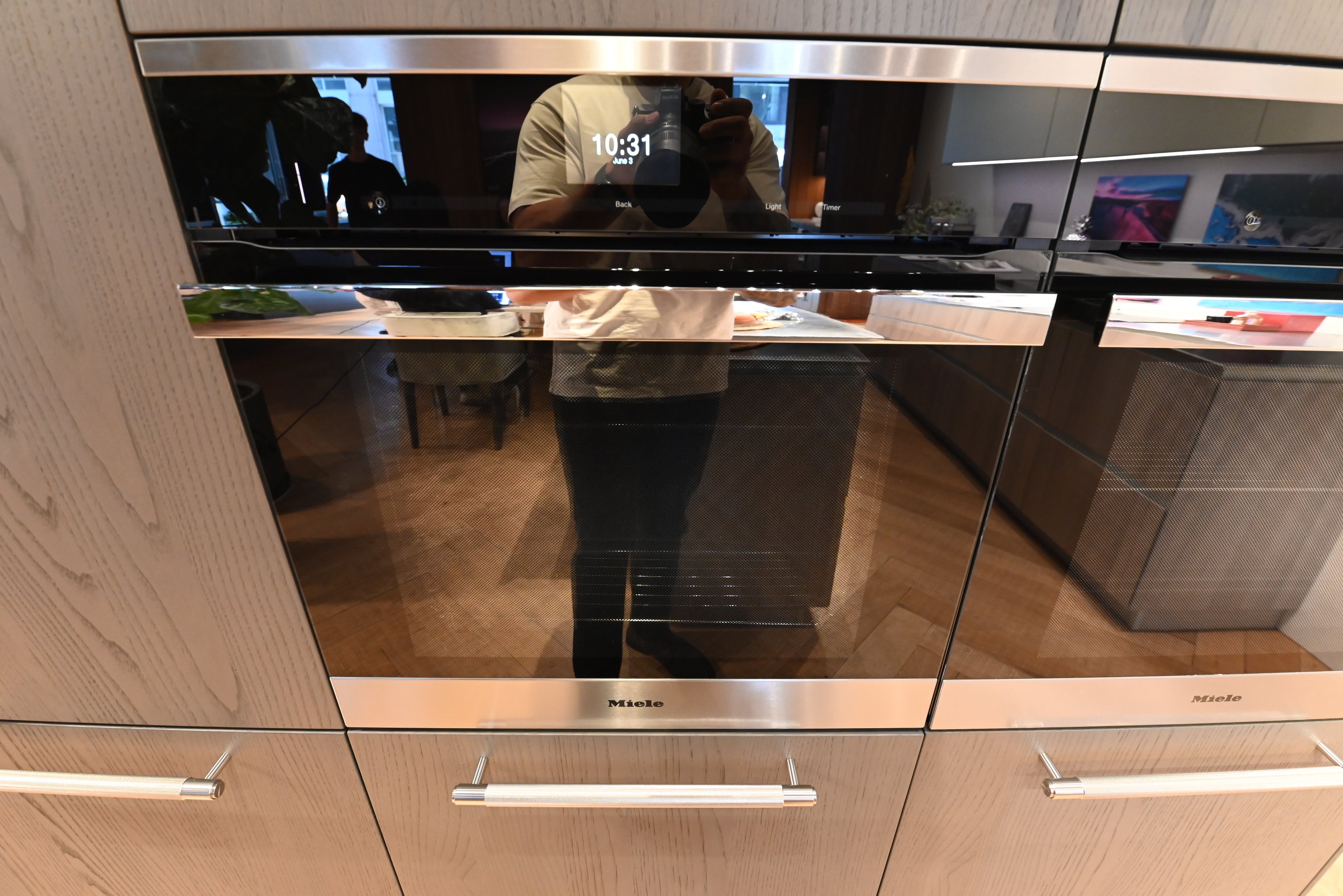 copatlife Modern Open Concept Kitchen with Island & Miele Appliances