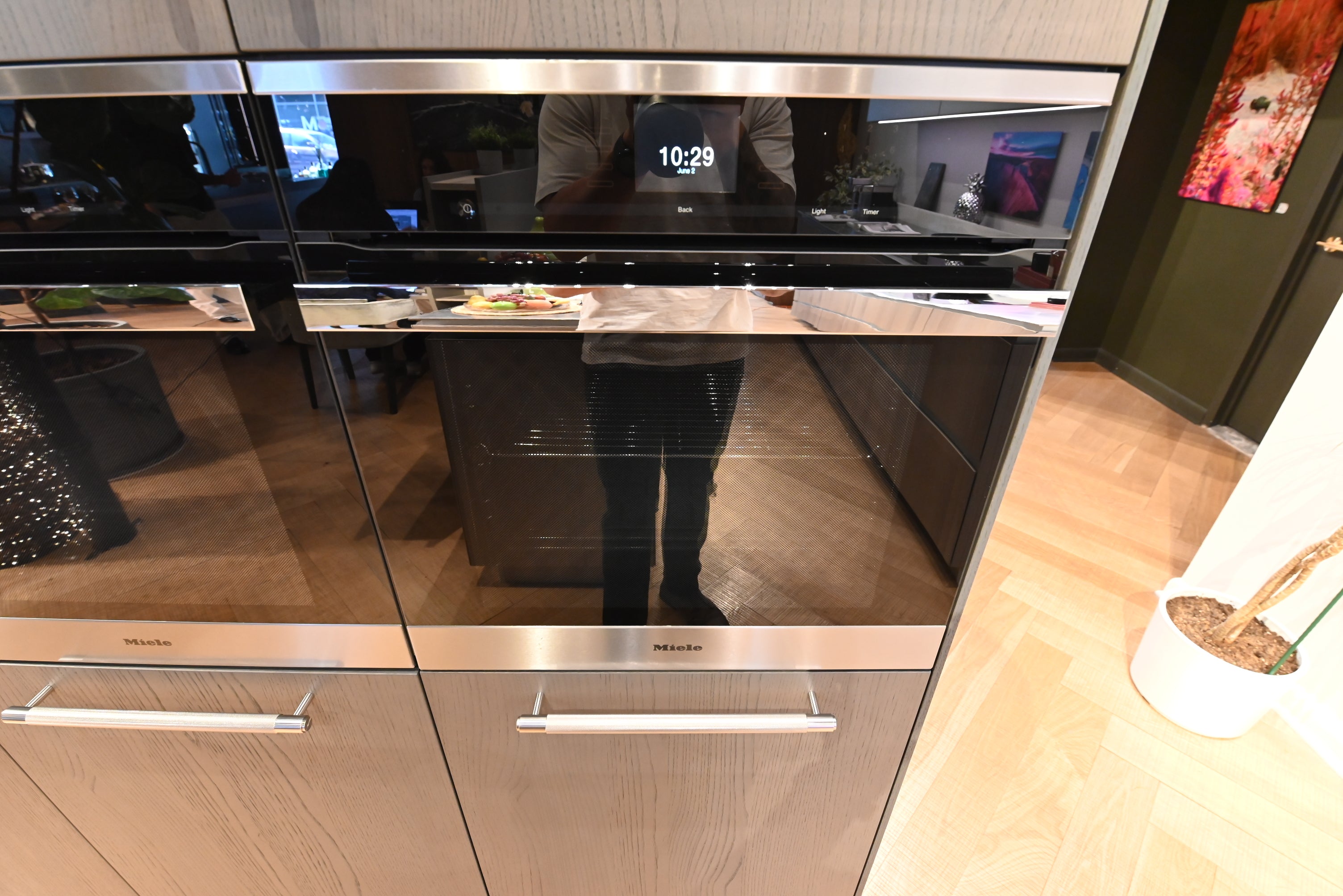 copatlife Modern Open Concept Kitchen with Island & Miele Appliances