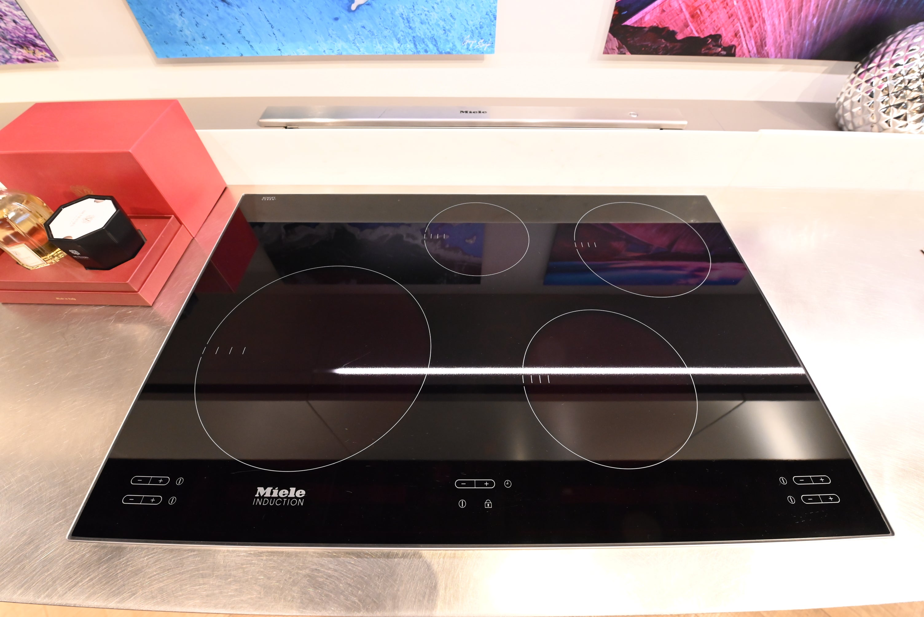 copatlife Modern Open Concept Kitchen with Island & Miele Appliances