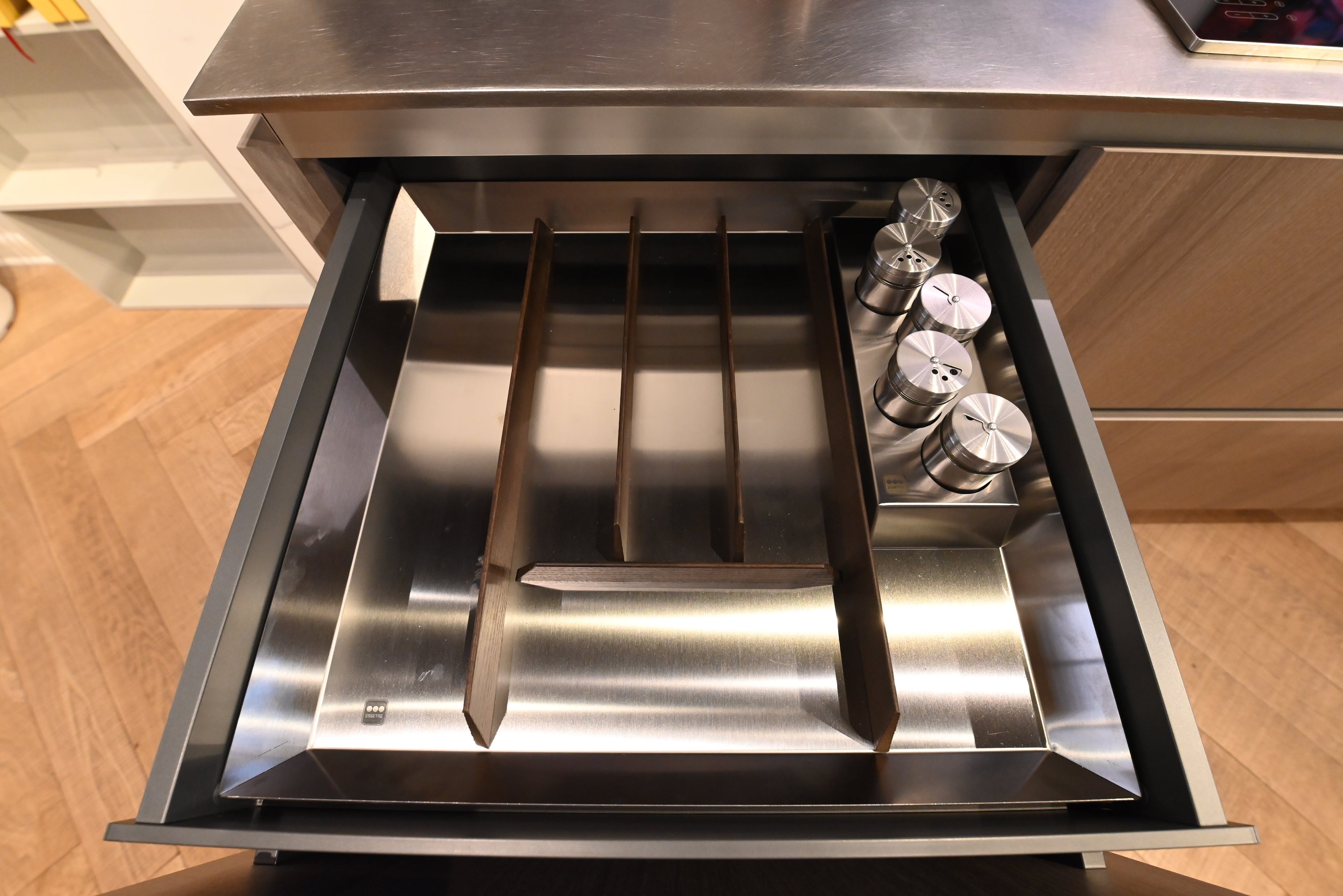 copatlife Modern Open Concept Kitchen with Island & Miele Appliances