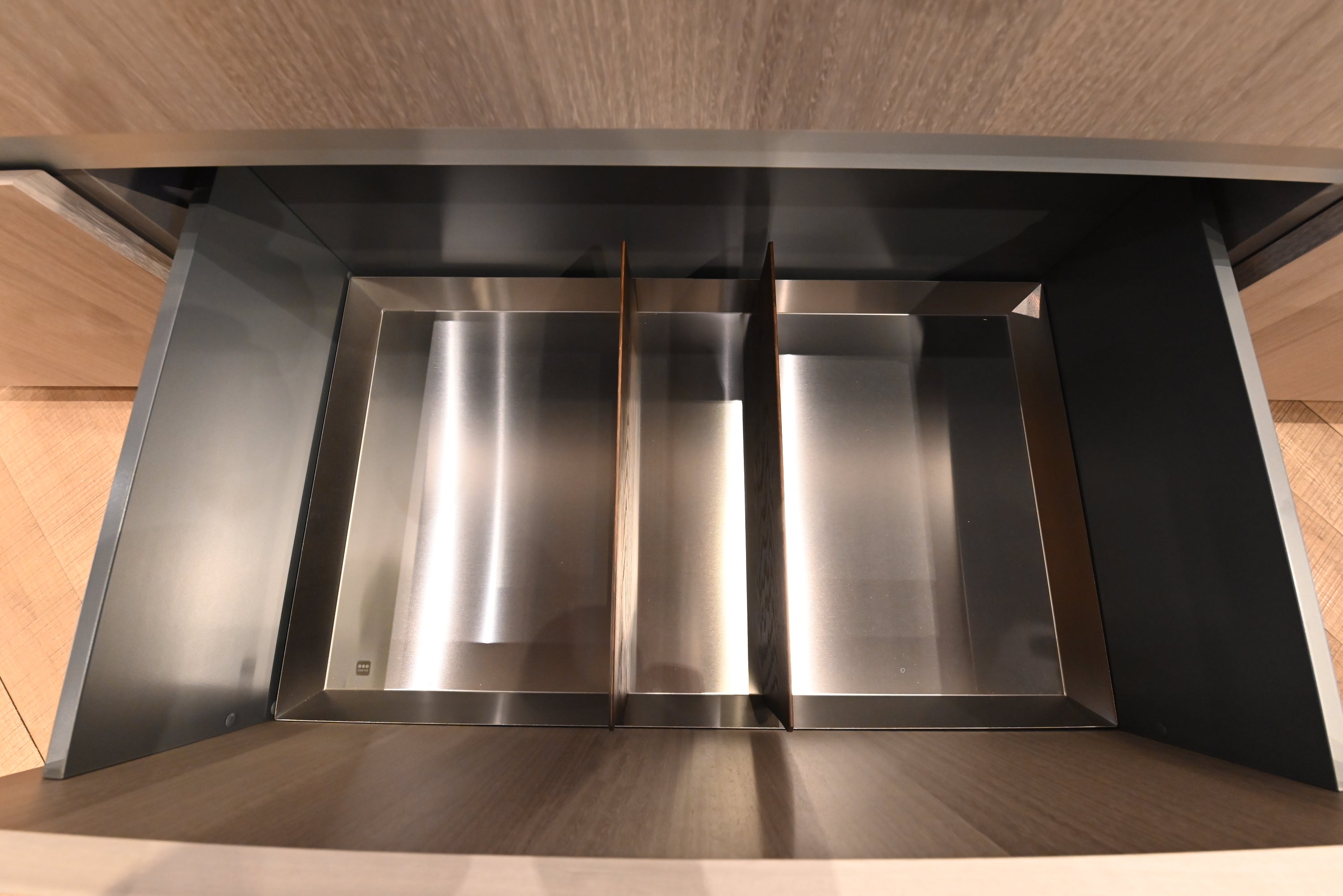 copatlife Modern Open Concept Kitchen with Island & Miele Appliances