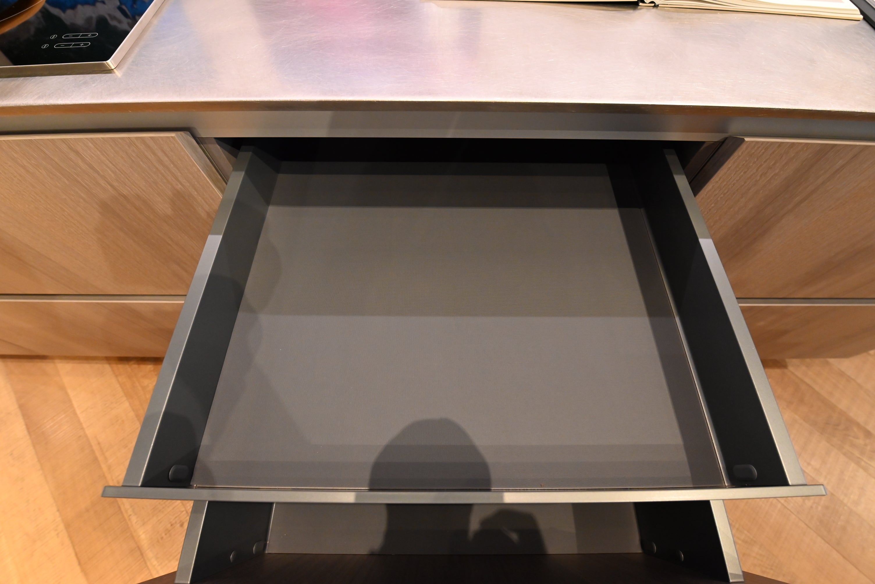 copatlife Modern Open Concept Kitchen with Island & Miele Appliances
