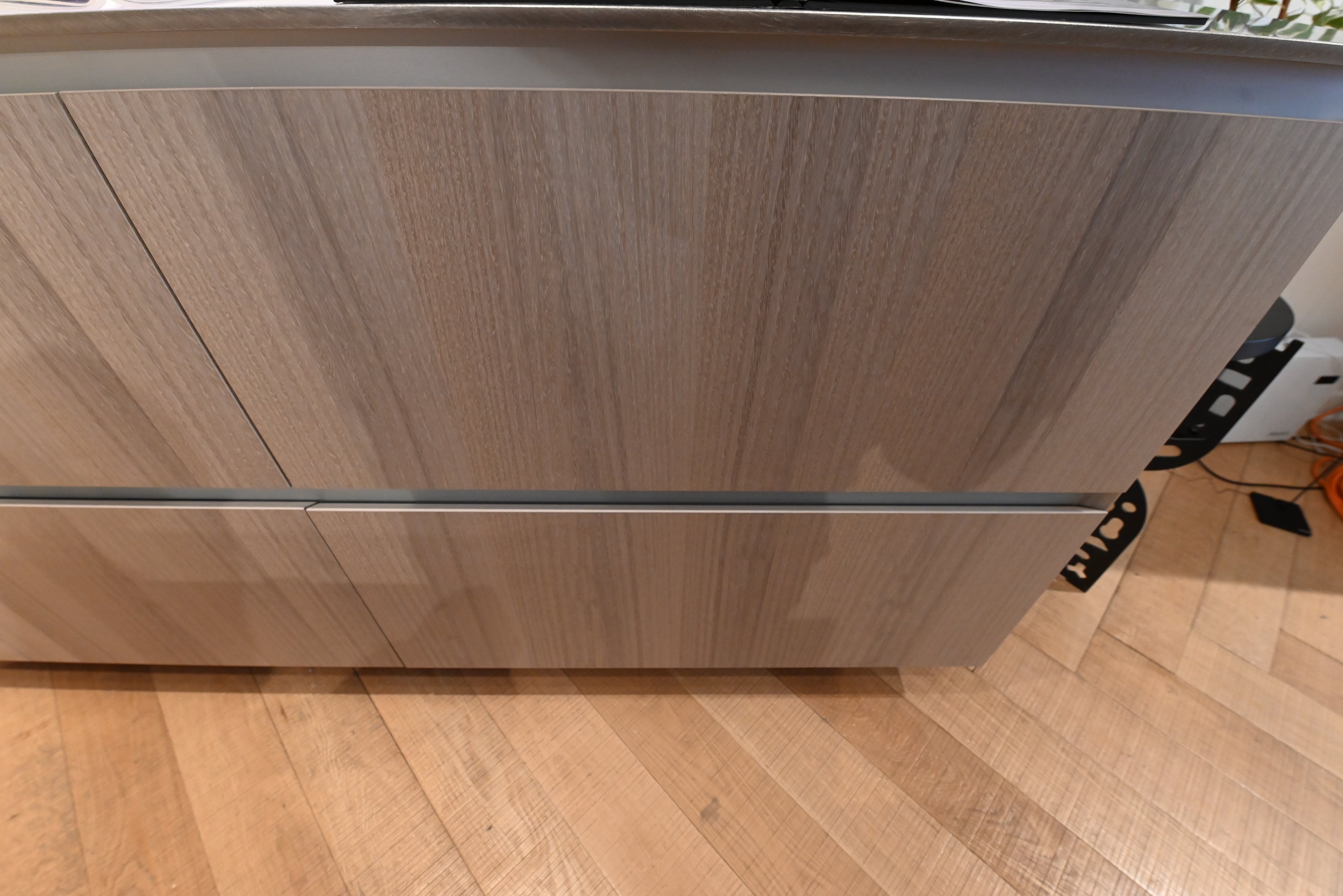 copatlife Modern Open Concept Kitchen with Island & Miele Appliances