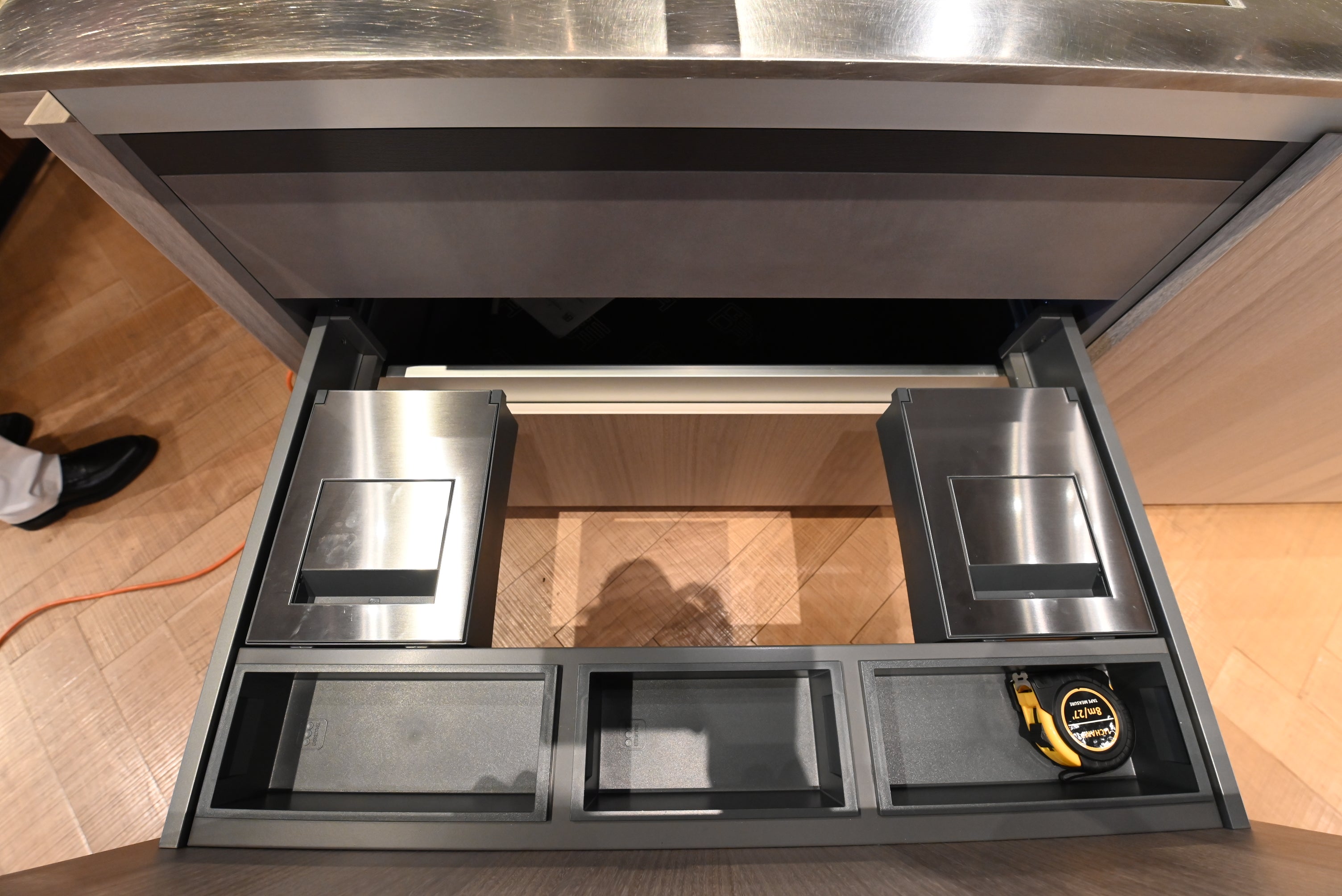 copatlife Modern Open Concept Kitchen with Island & Miele Appliances