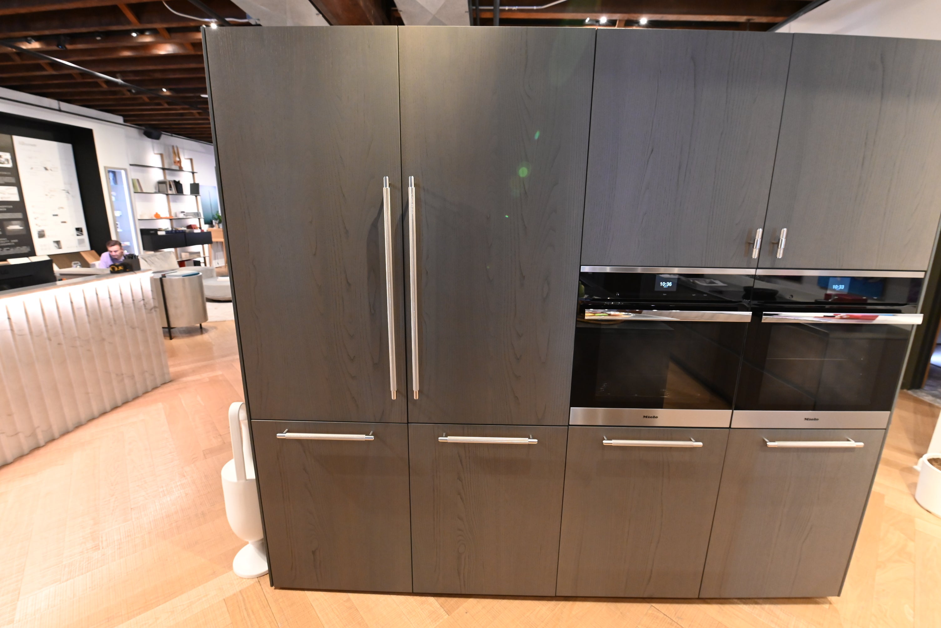 copatlife Modern Open Concept Kitchen with Island & Miele Appliances