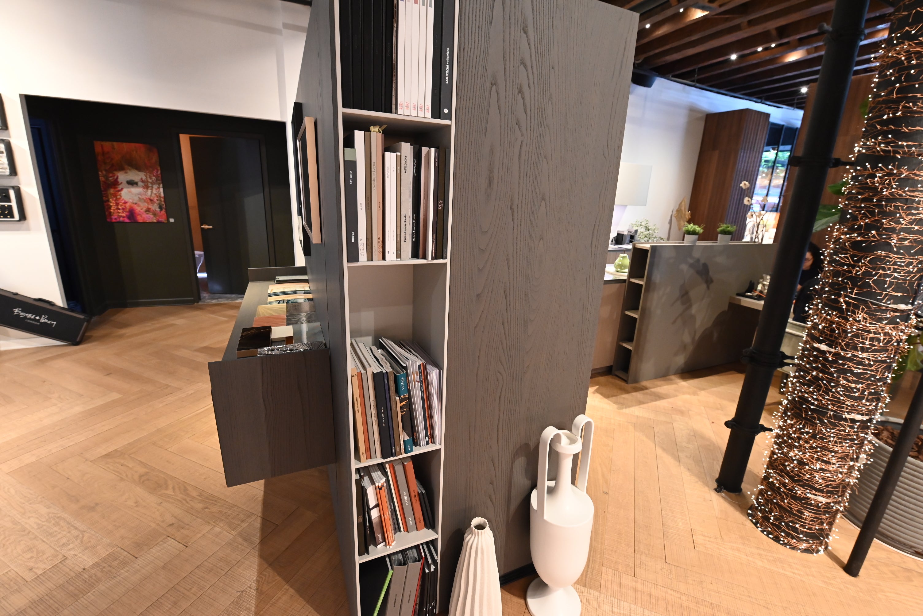 copatlife Modern Open Concept Kitchen with Island & Miele Appliances