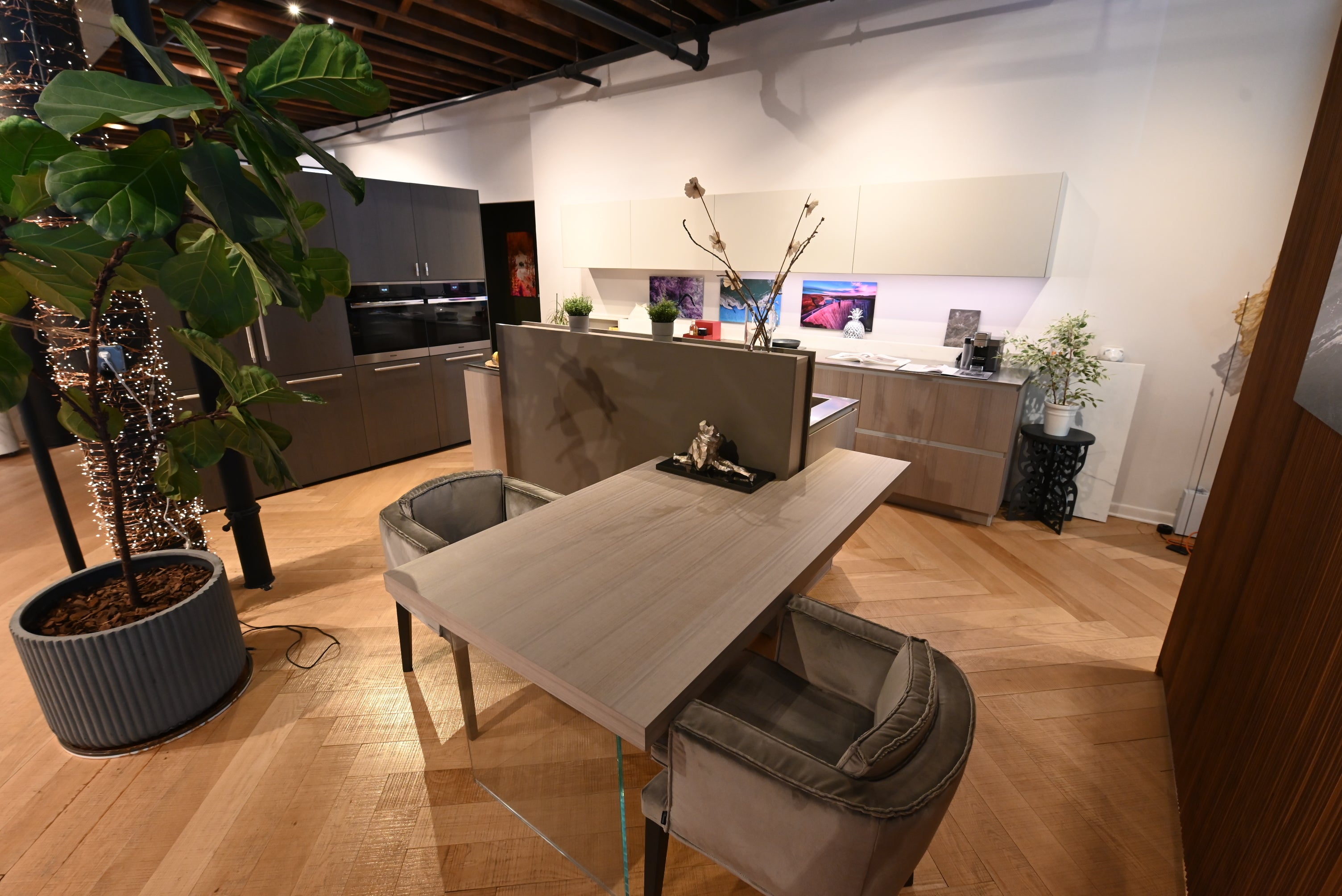 copatlife Modern Open Concept Kitchen with Island & Miele Appliances