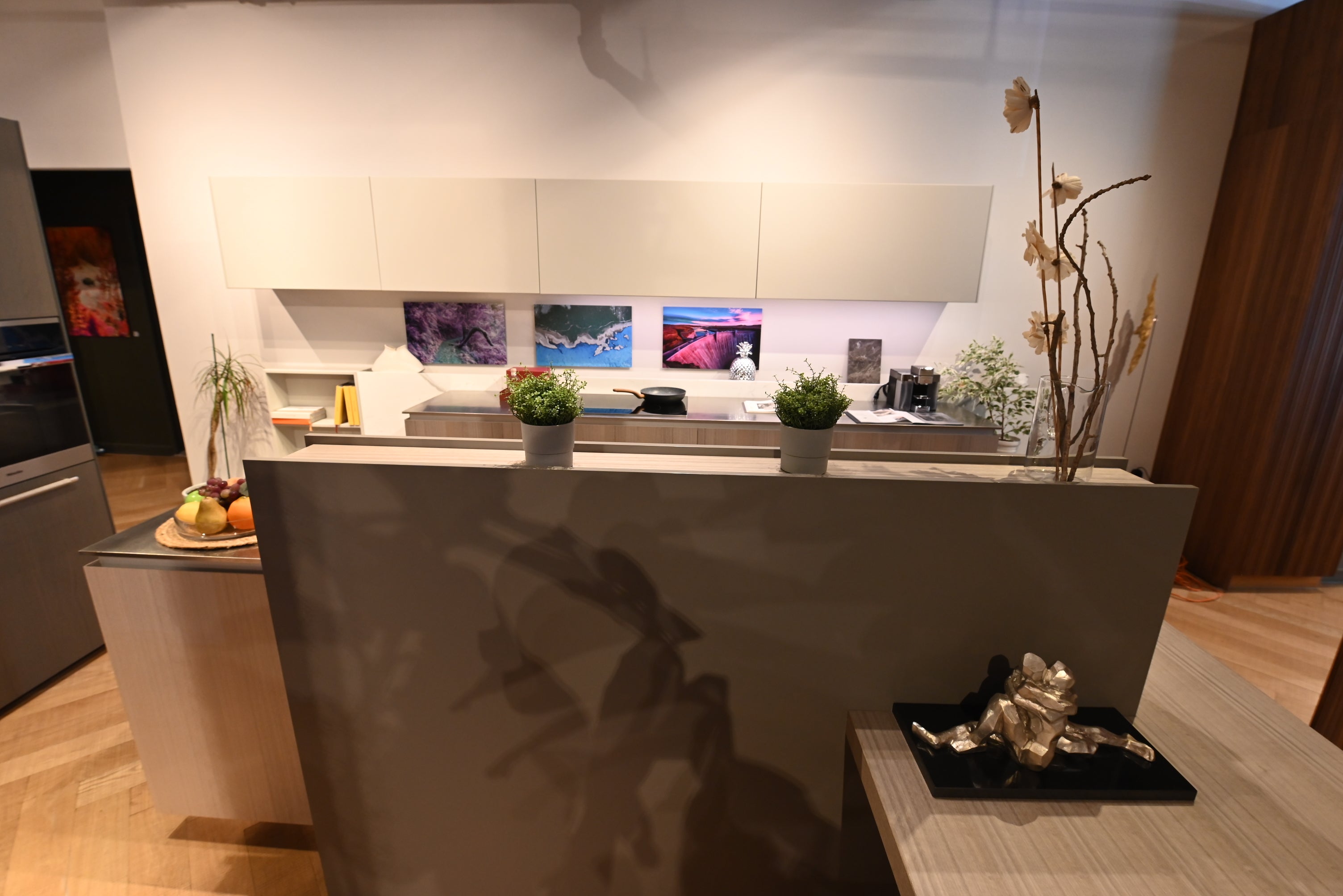 copatlife Modern Open Concept Kitchen with Island & Miele Appliances