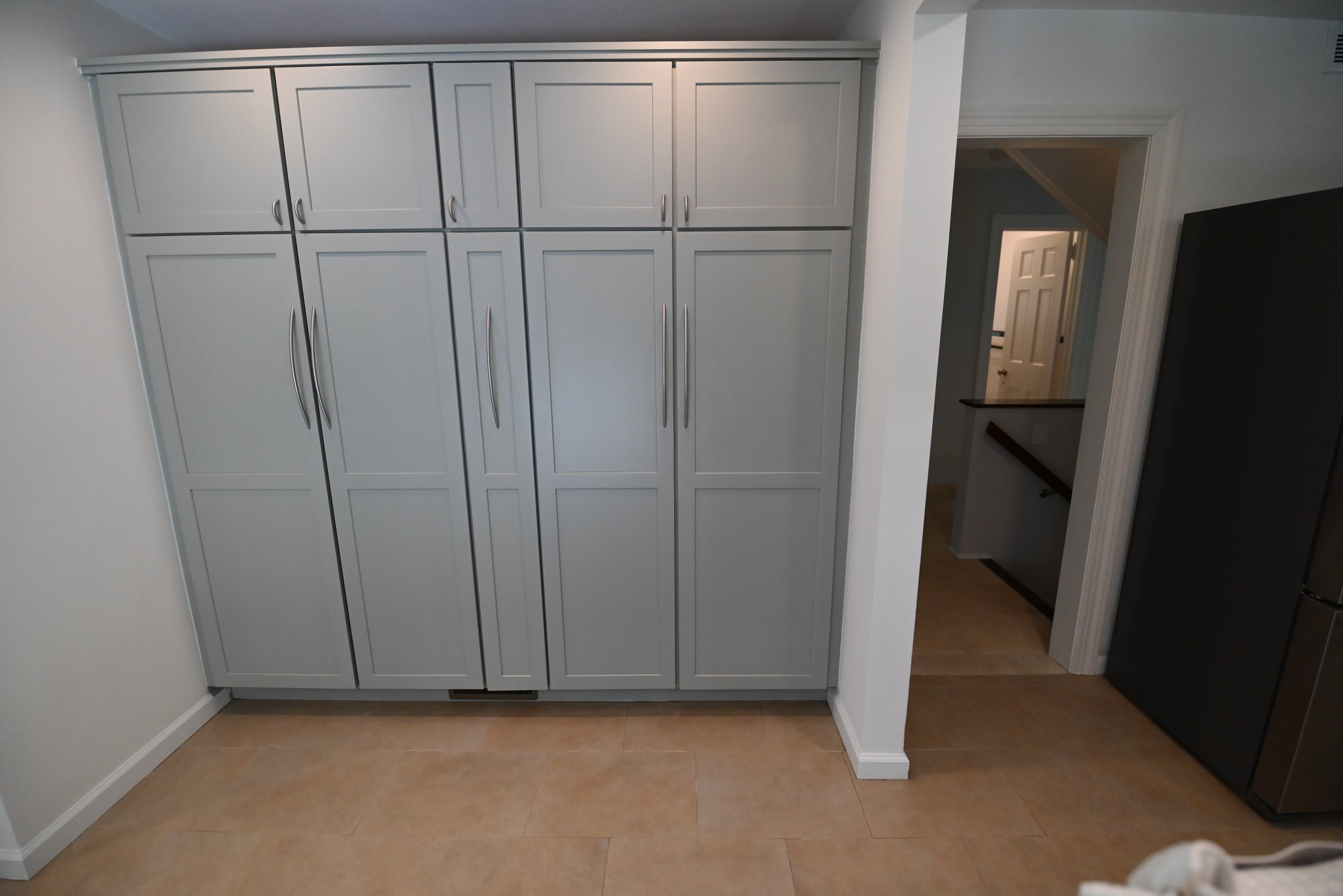 Thomasville Blue-Gray Transitional Kitchen with Appliances