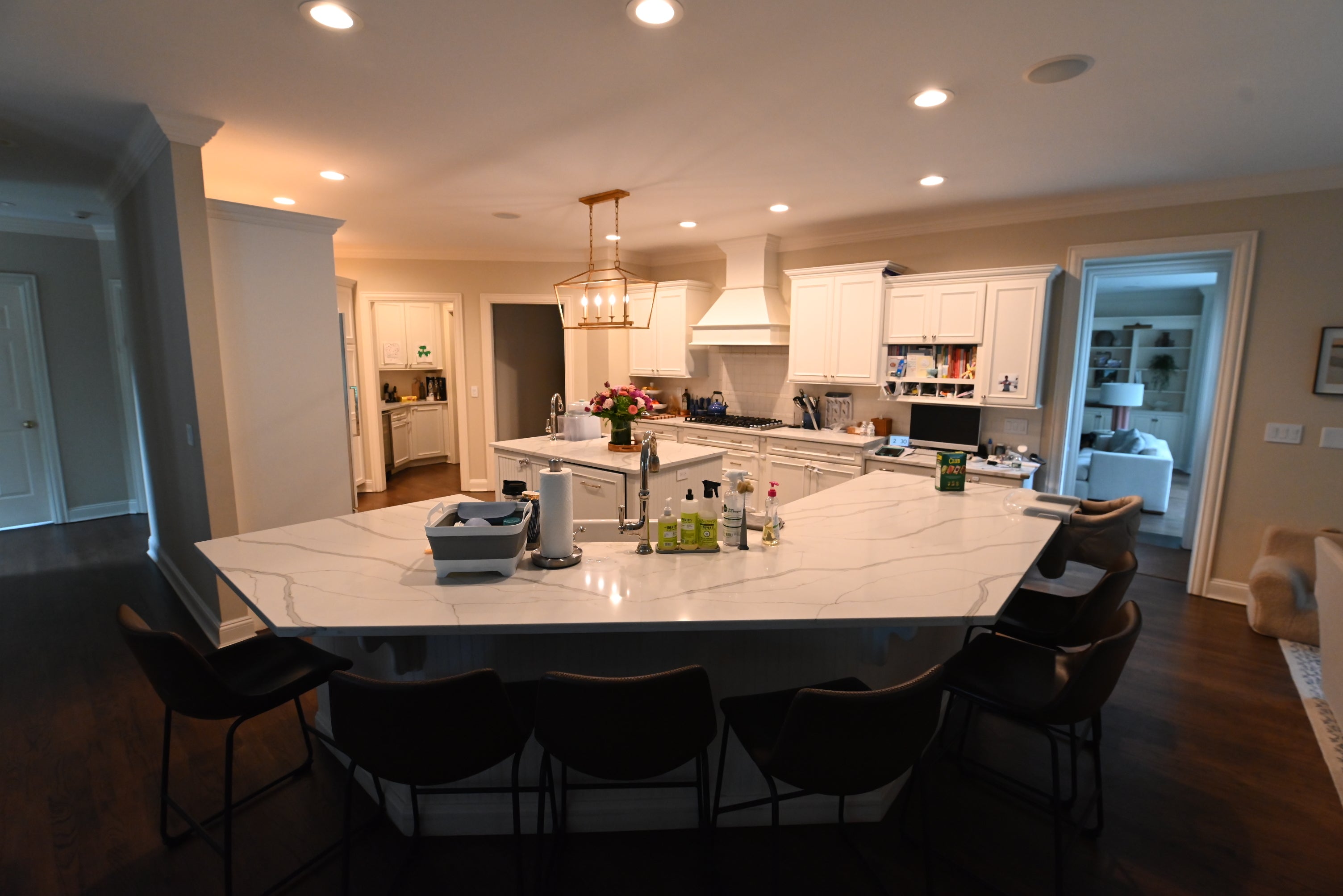 Decora Transitional Snow White Kitchen with Island & Appliances