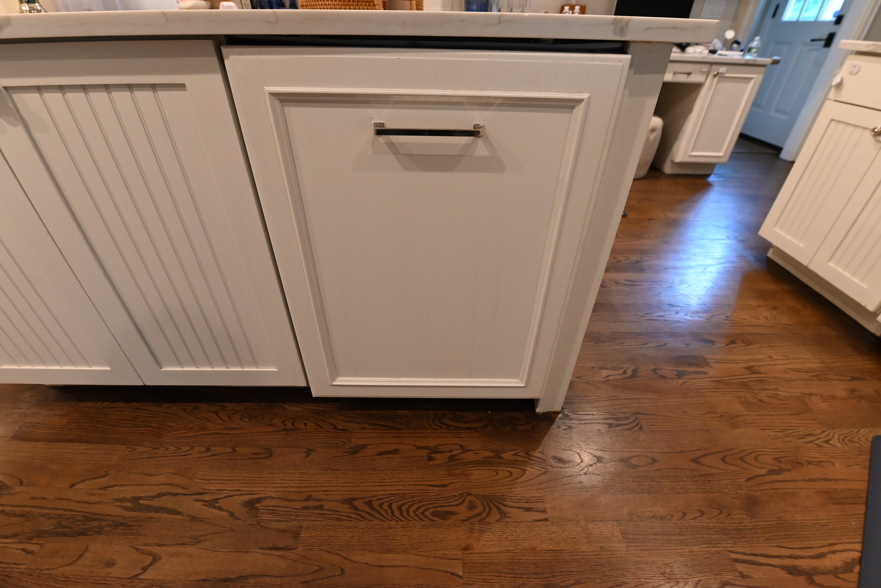 Decora Transitional Snow White Kitchen with Island & Appliances