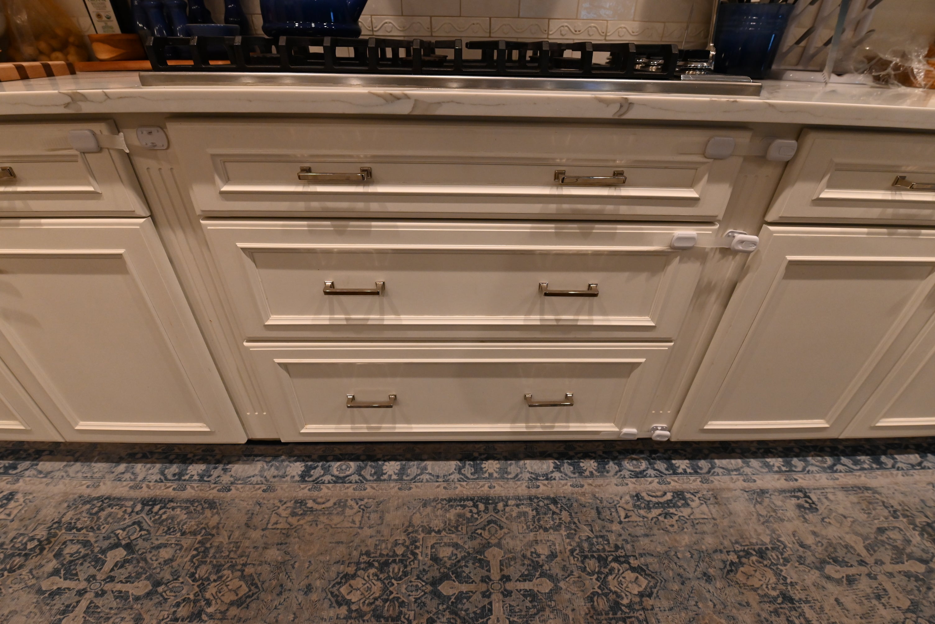 Decora Transitional Snow White Kitchen with Island & Appliances