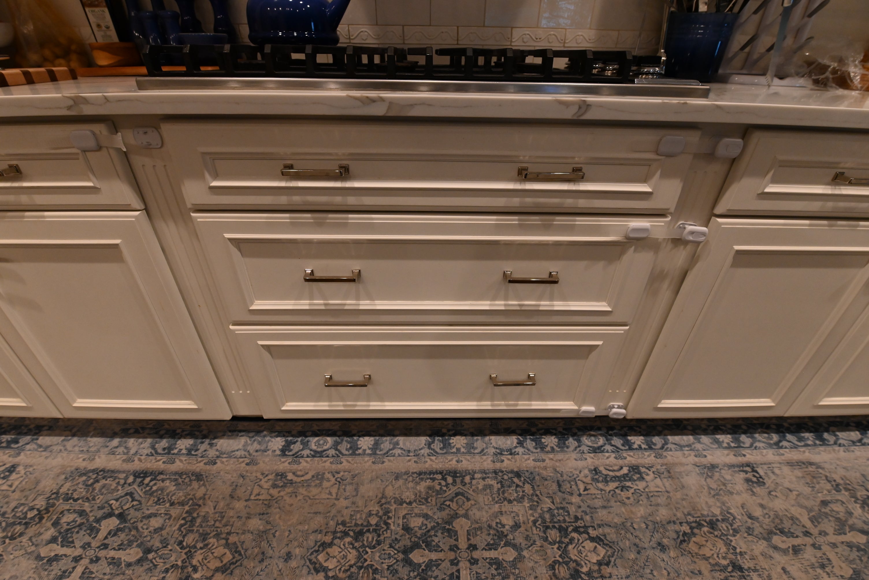 Decora Transitional Snow White Kitchen with Island & Appliances