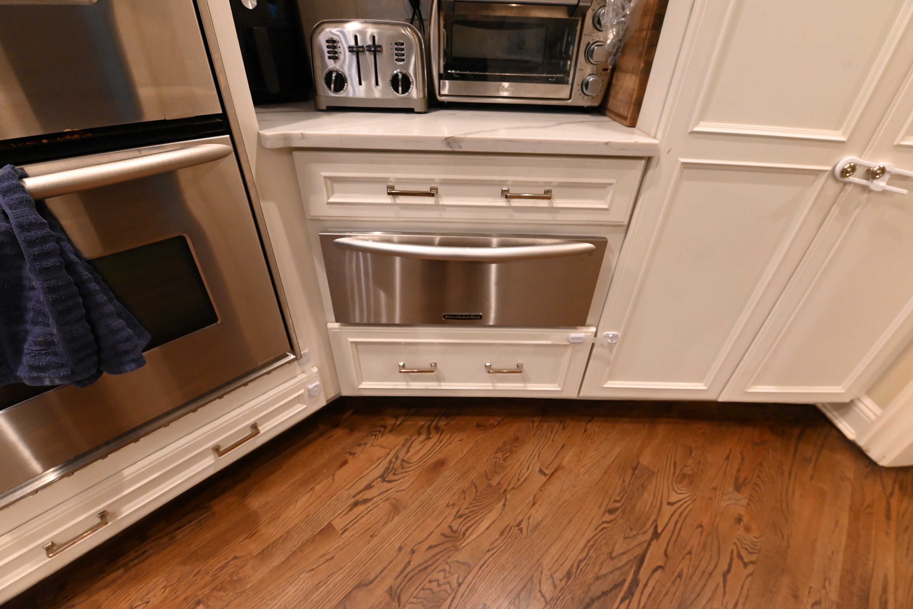 Decora Transitional Snow White Kitchen with Island & Appliances