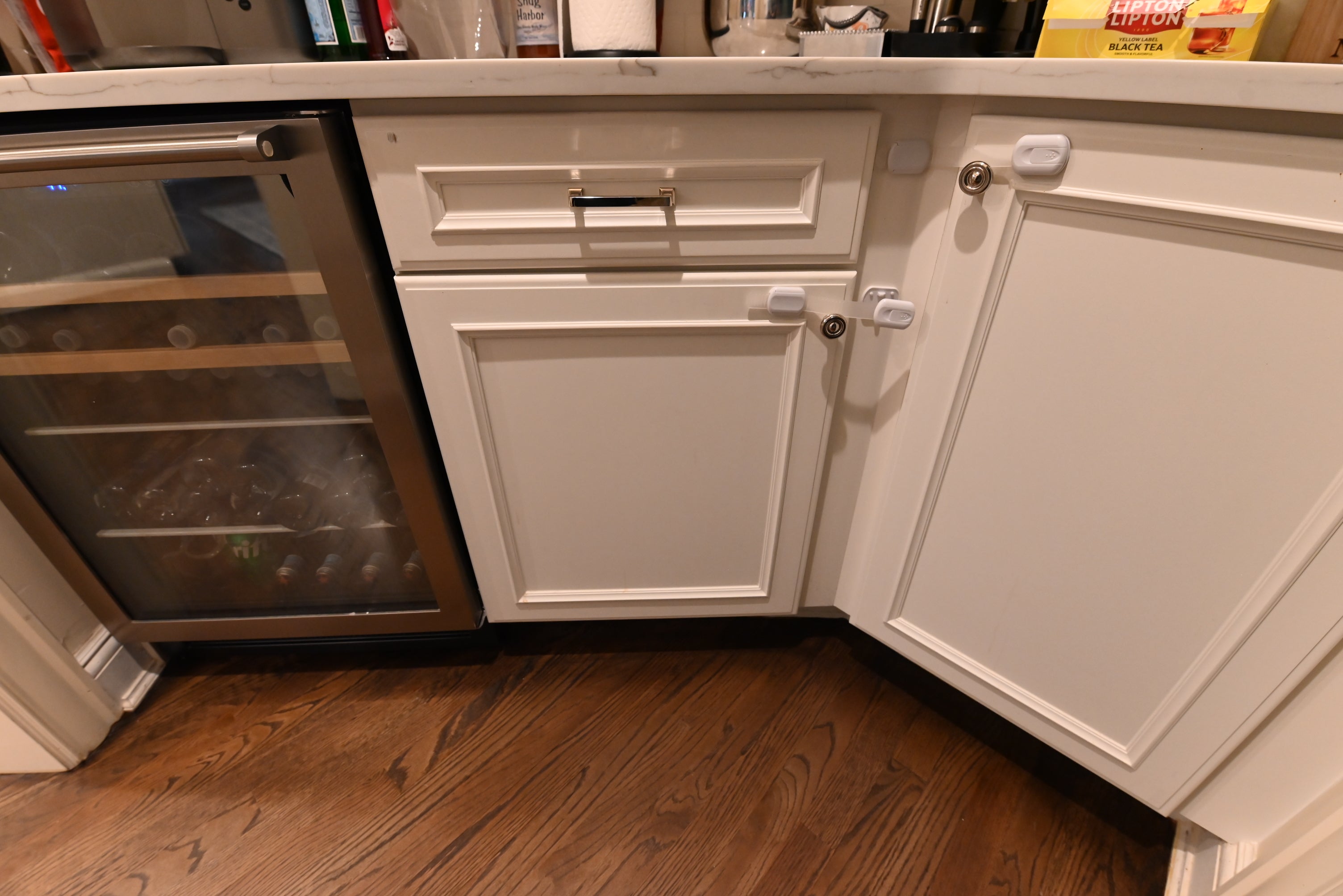 Decora Transitional Snow White Butler's Pantry