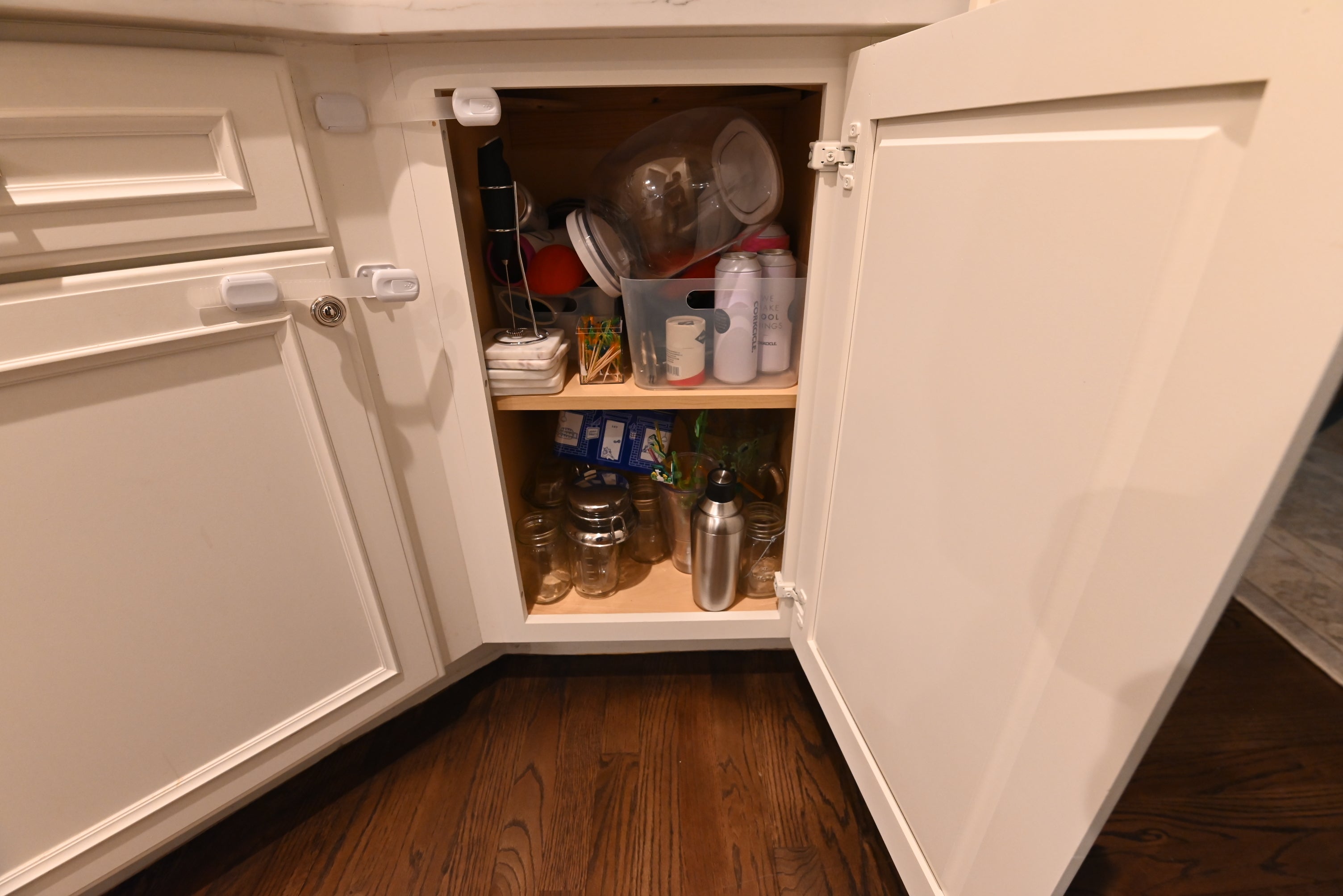 Decora Transitional Snow White Butler's Pantry