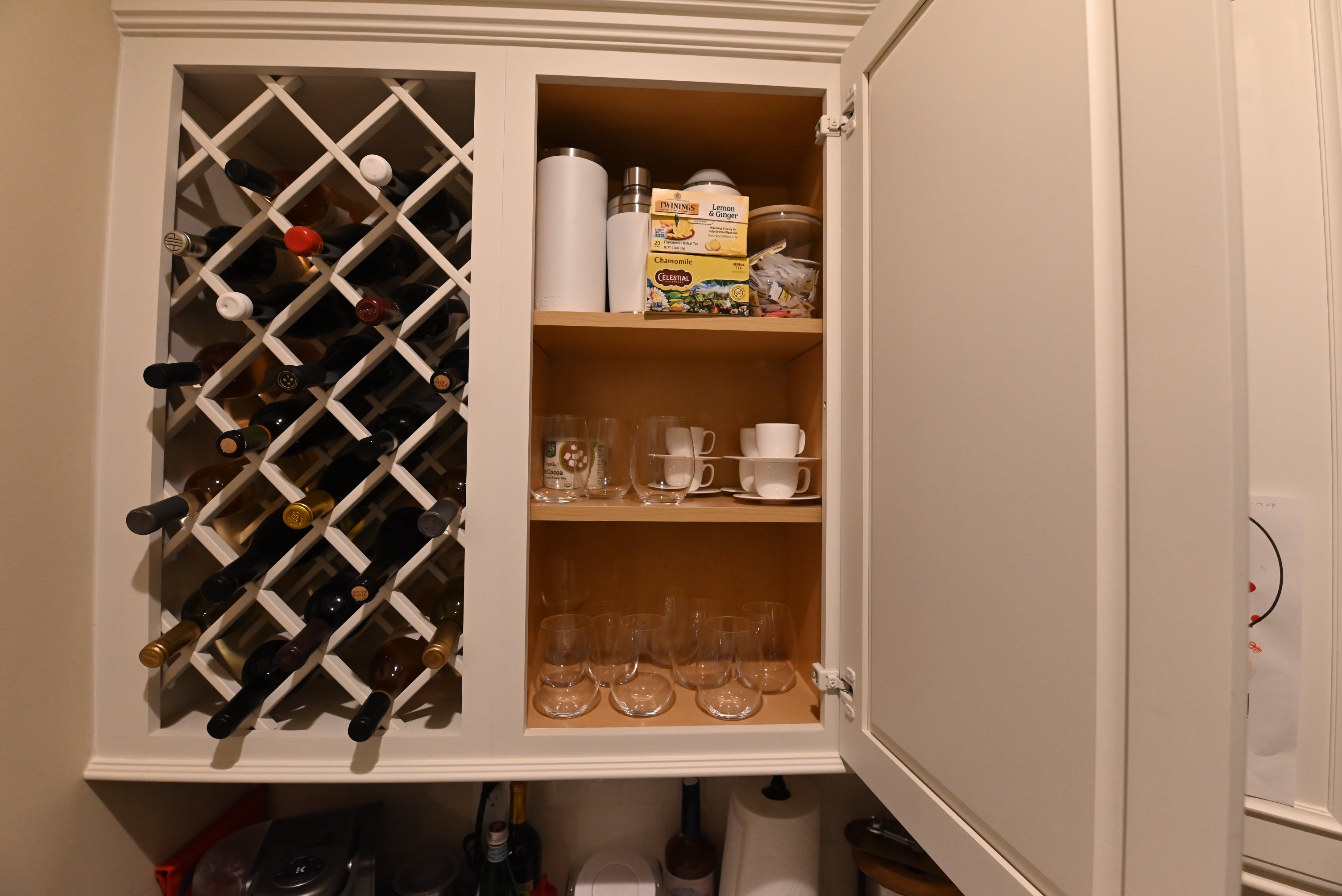 Decora Transitional Snow White Butler's Pantry