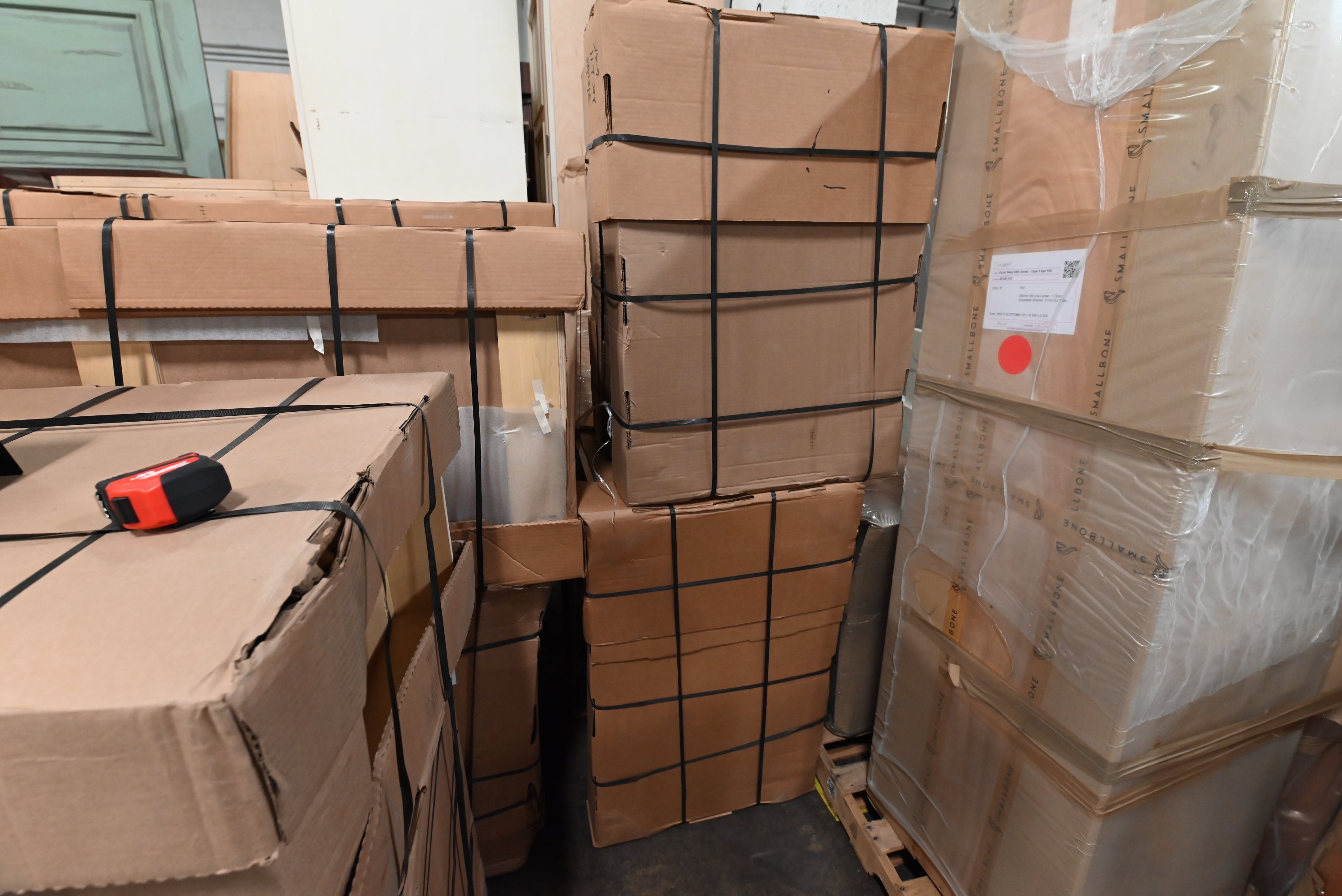 Showplace Modern Maple Wood with Nutmeg Stain Partial Kitchen Cabinets