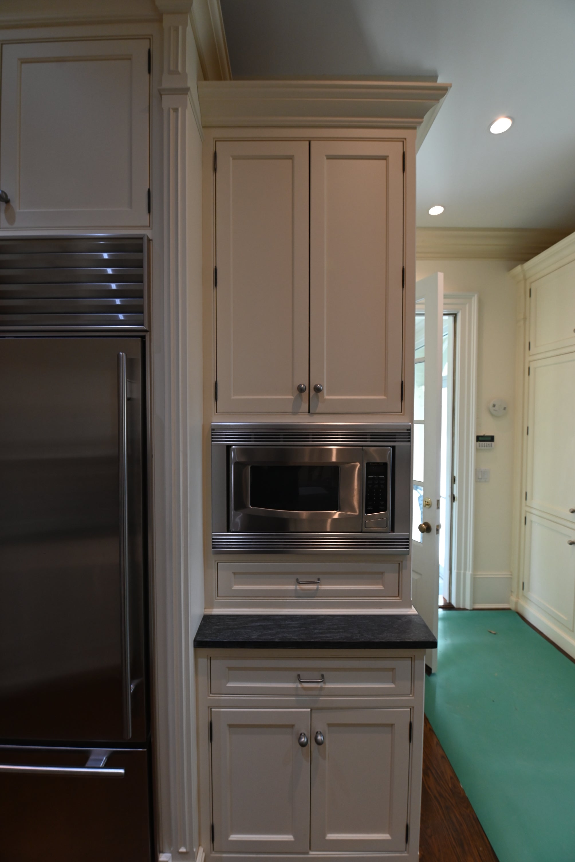 Premier Trade Group Light Cream Transitional Kitchen with Island & Viking 48" Range