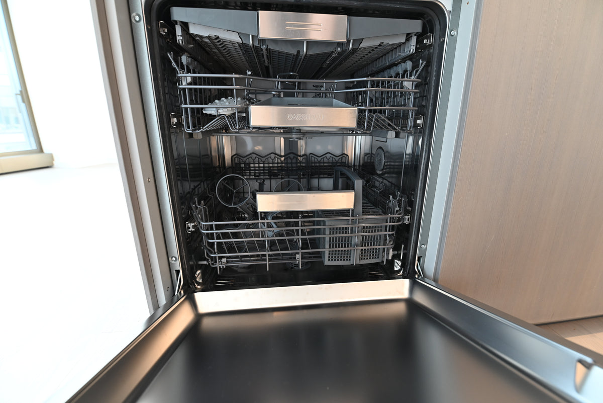 "The Tribeca" Modern Kitchen with Island & Gaggenau Appliances