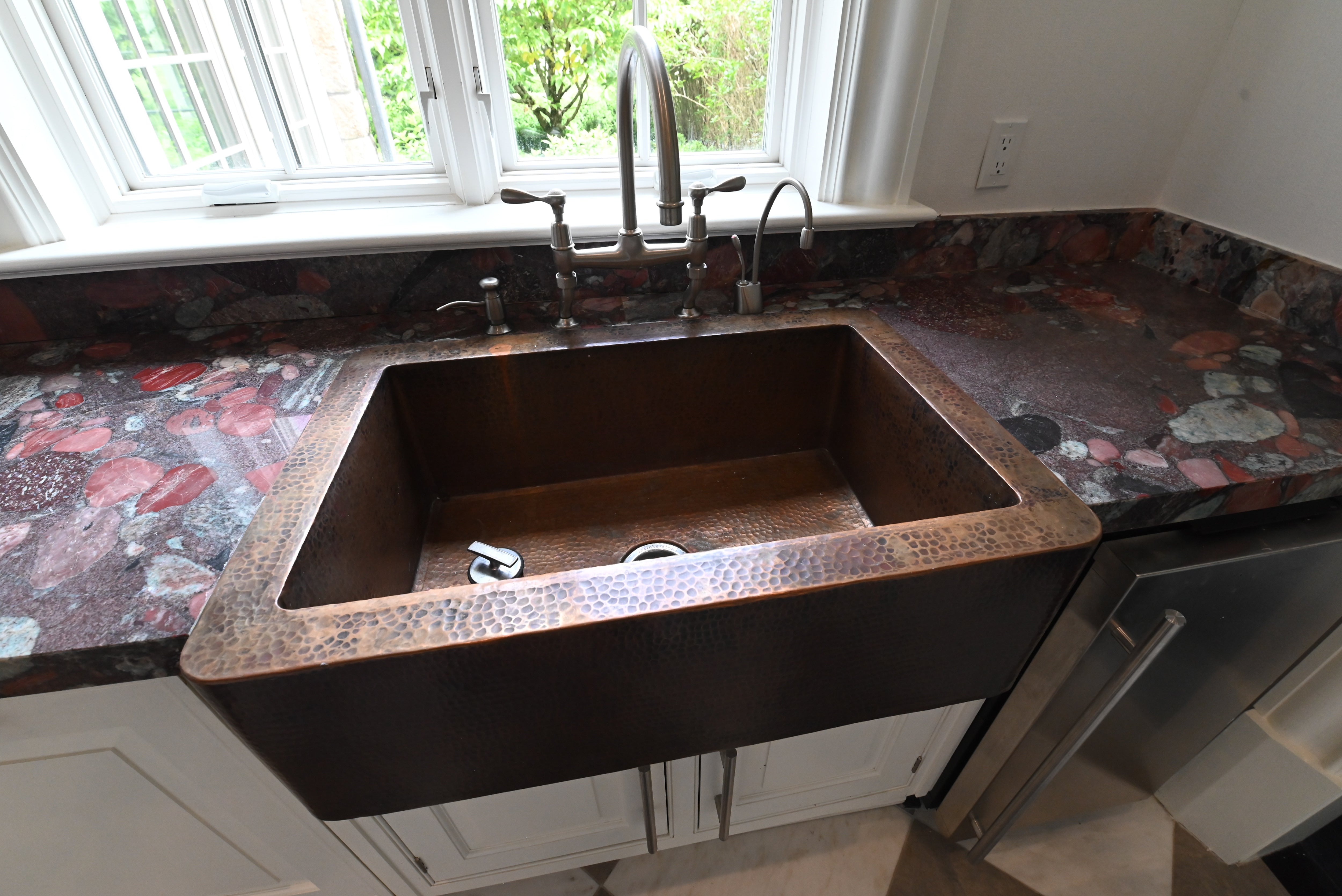 "The Dove" Transitional White Dove Prep Kitchen with Dishwasher & Ice Maker