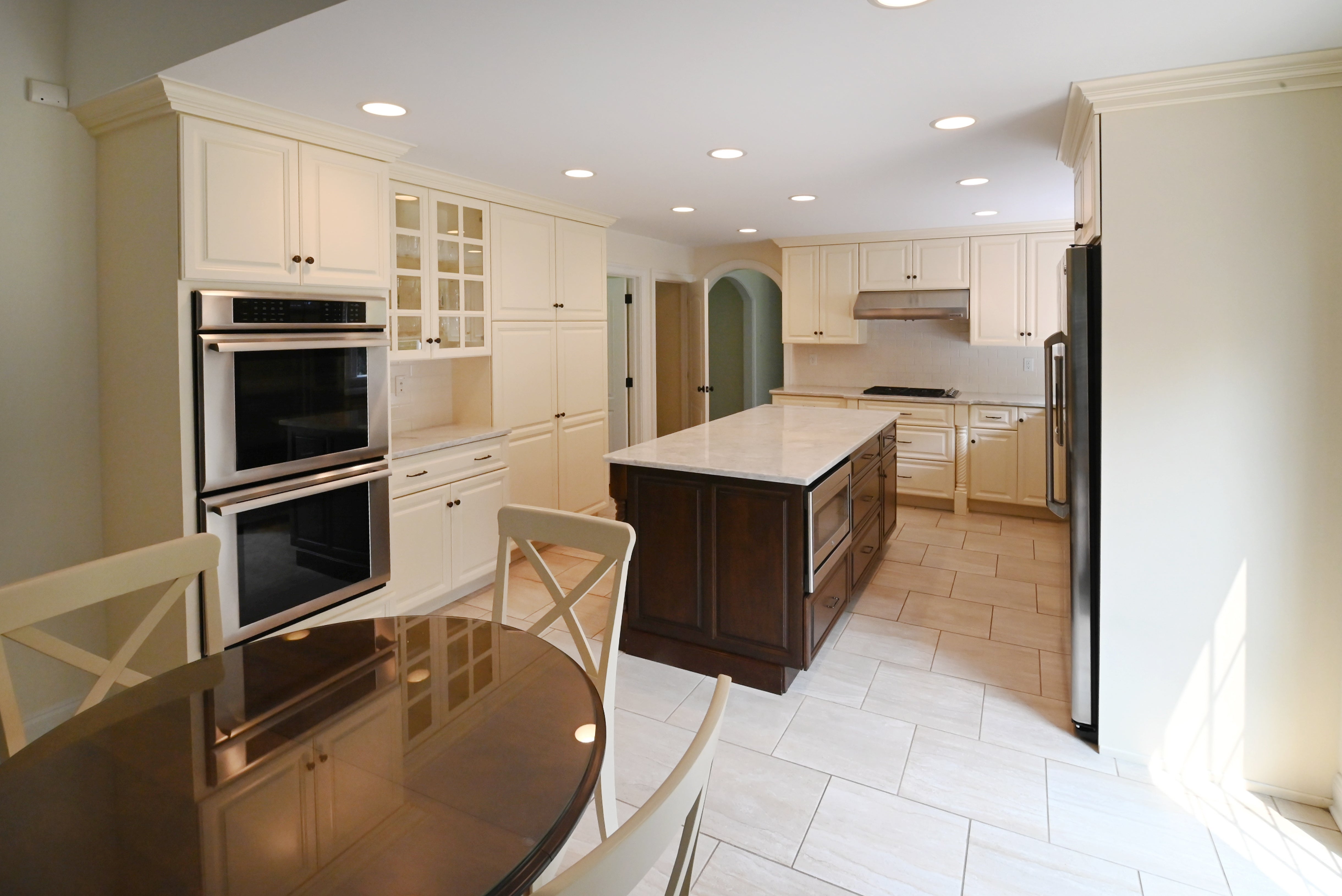 "The Windrush" Traditional Light Cream Kitchen with Island & Appliances