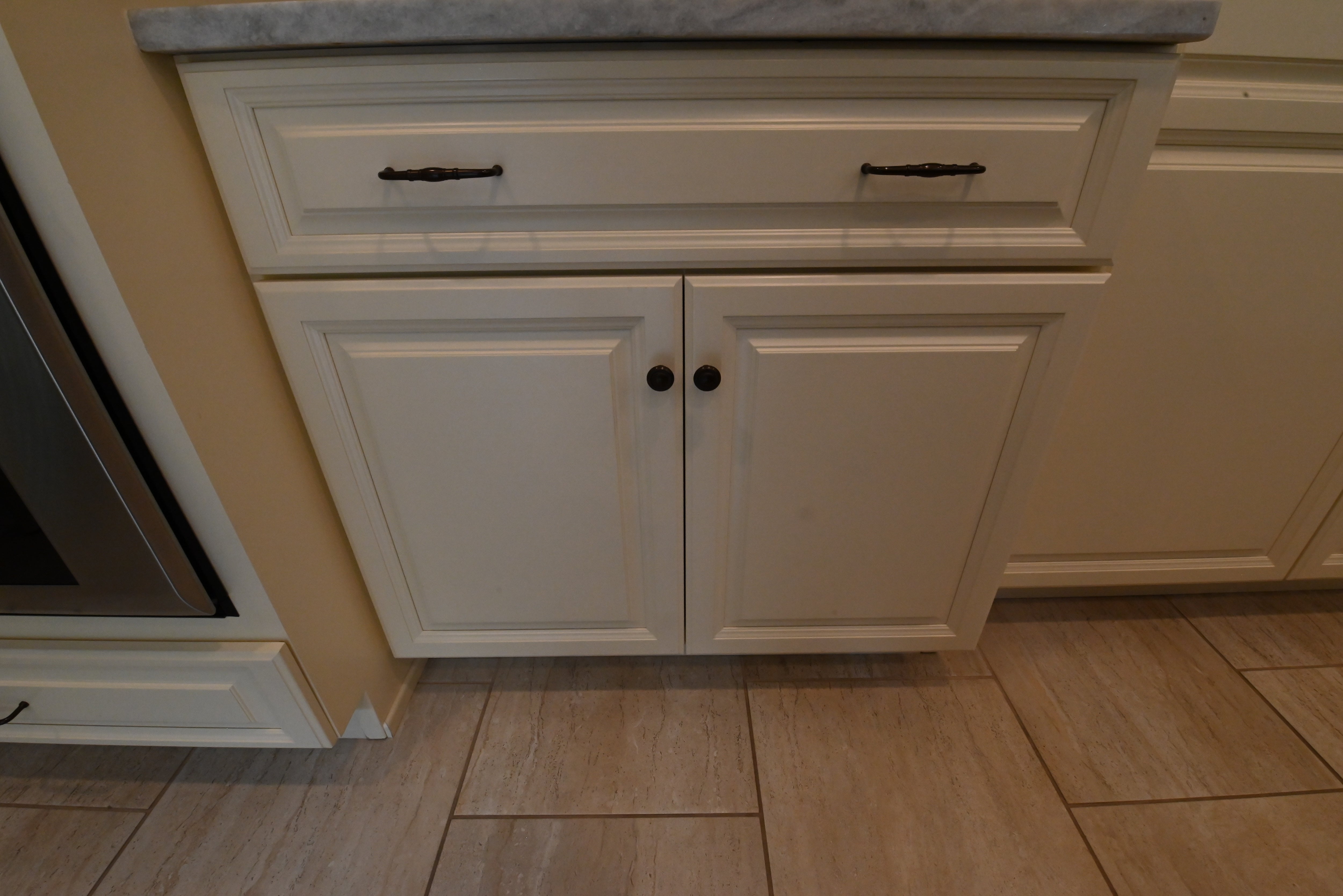 "The Windrush" Traditional Light Cream Kitchen with Island & Appliances